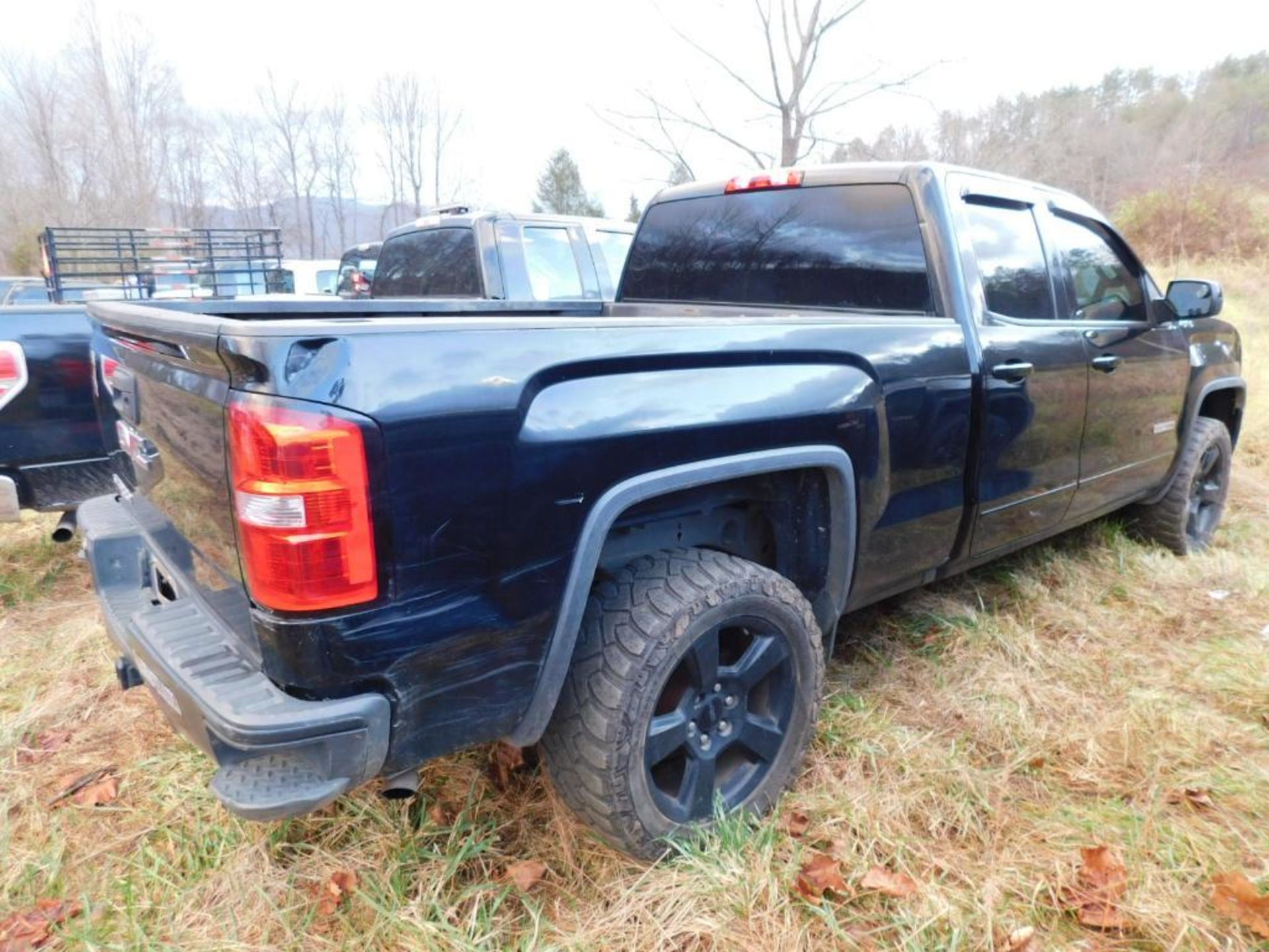 2017 GMC Sierra 1500 Crew Cab, 4-Wheel Drive, 5.3 Liter V8 Ecotec Gasoline Motor, Auto, 6'6" Bed, 19 - Image 6 of 13