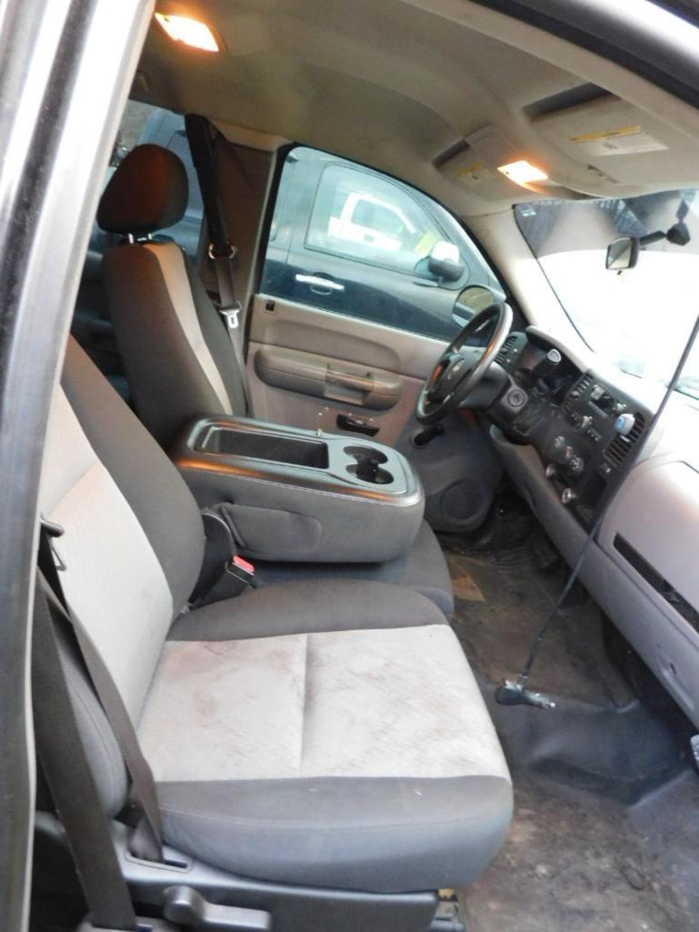 2007 Chevy Silverado Extended Cab, 2-Wheel Drive, 5.3 Liter Vortex, V8 Gasoline Motor, Auto, 6'6" Be - Image 10 of 11