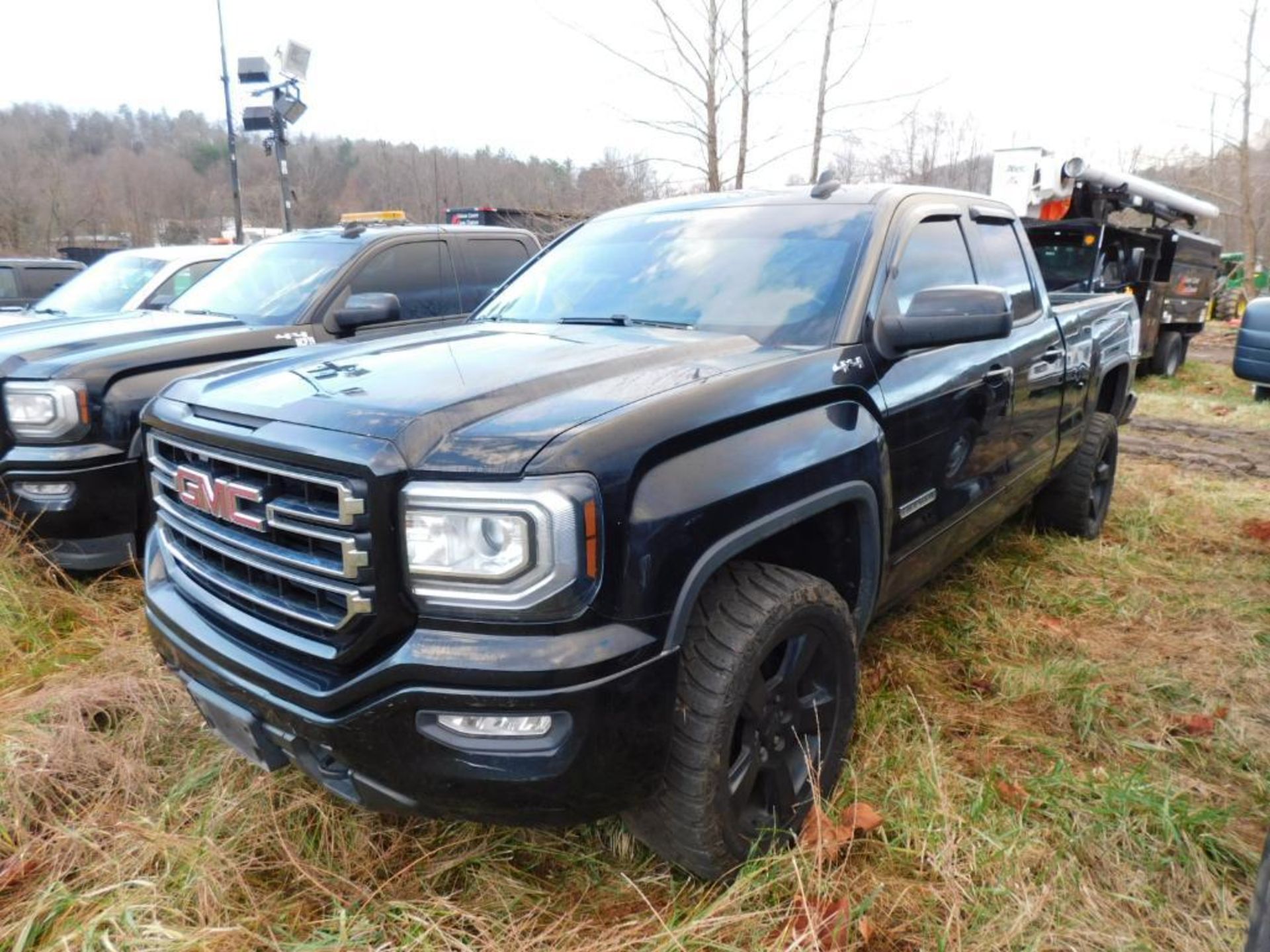 2017 GMC Sierra 1500 Crew Cab, 4-Wheel Drive, 5.3 Liter V8 Ecotec Gasoline Motor, Auto, 6'6" Bed, 19 - Image 2 of 13