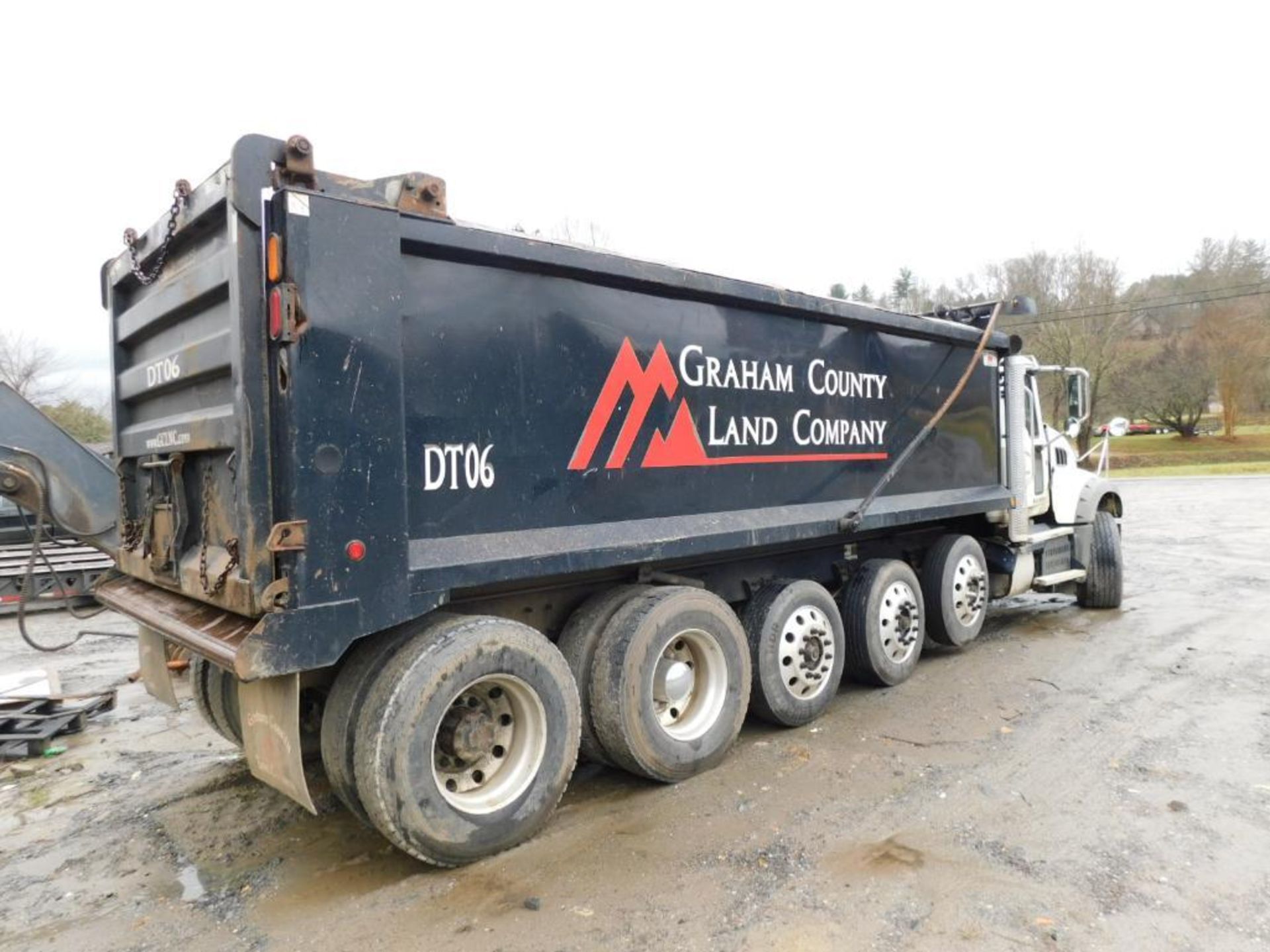 2017 Mack GV713 Quint-Axle Dump Truck, VIN 1M2AX07C7HMO33546, 289,436 Miles Indicated, DT06 - Image 5 of 9