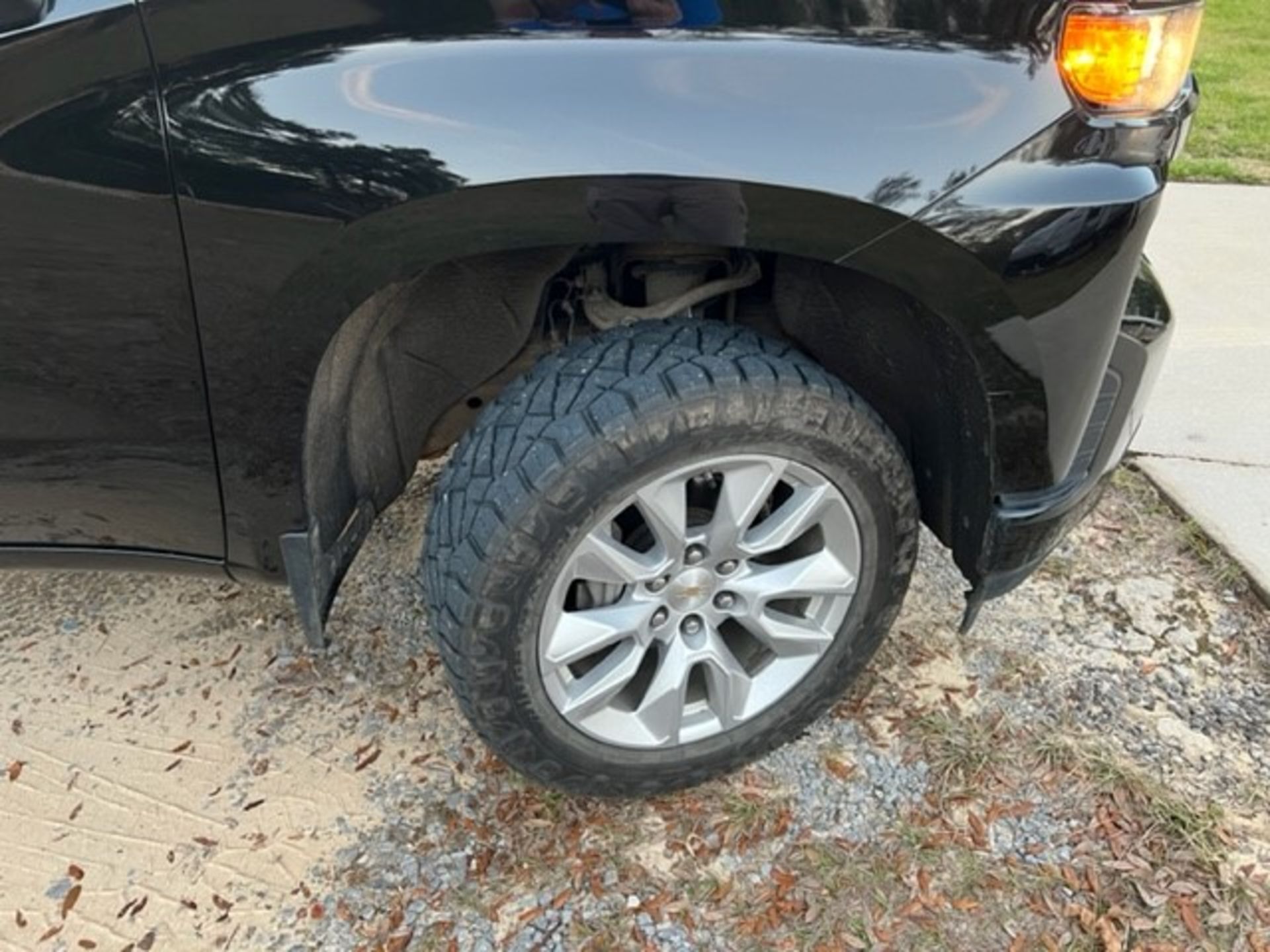 2020 Chevy Silverado 1500 4WD Crew Cab Pickup, VIN 1GCUYBEF1LZ151626, 92,000 Miles Indicated, P117 ( - Image 8 of 11