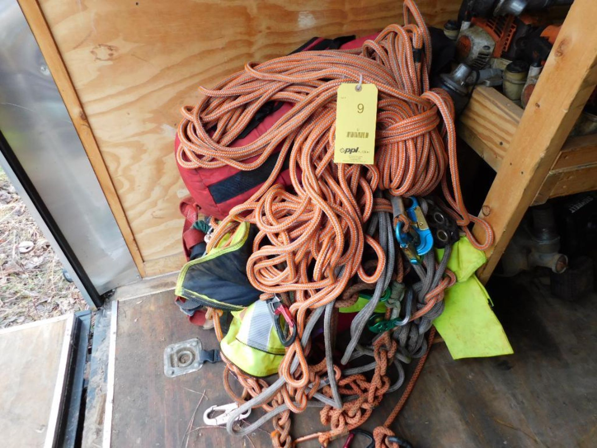LOT: Climbing Gear: Rope, Harnesses