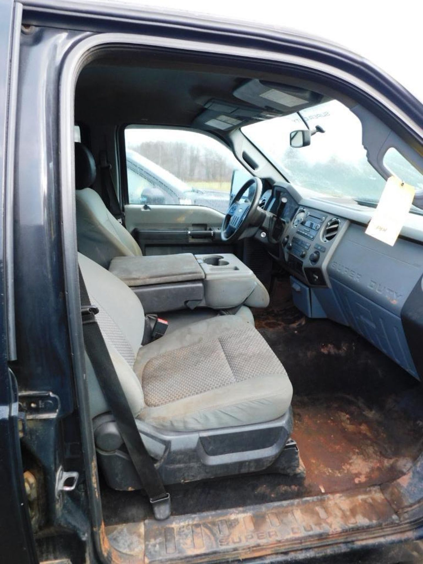 2015 Ford F250 Super-Duty XLT Crew Cab, 4-Wheel Drive, 6.2 Liter V8 Gasoline Motor, Auto, 6'6" Bed w - Image 9 of 11