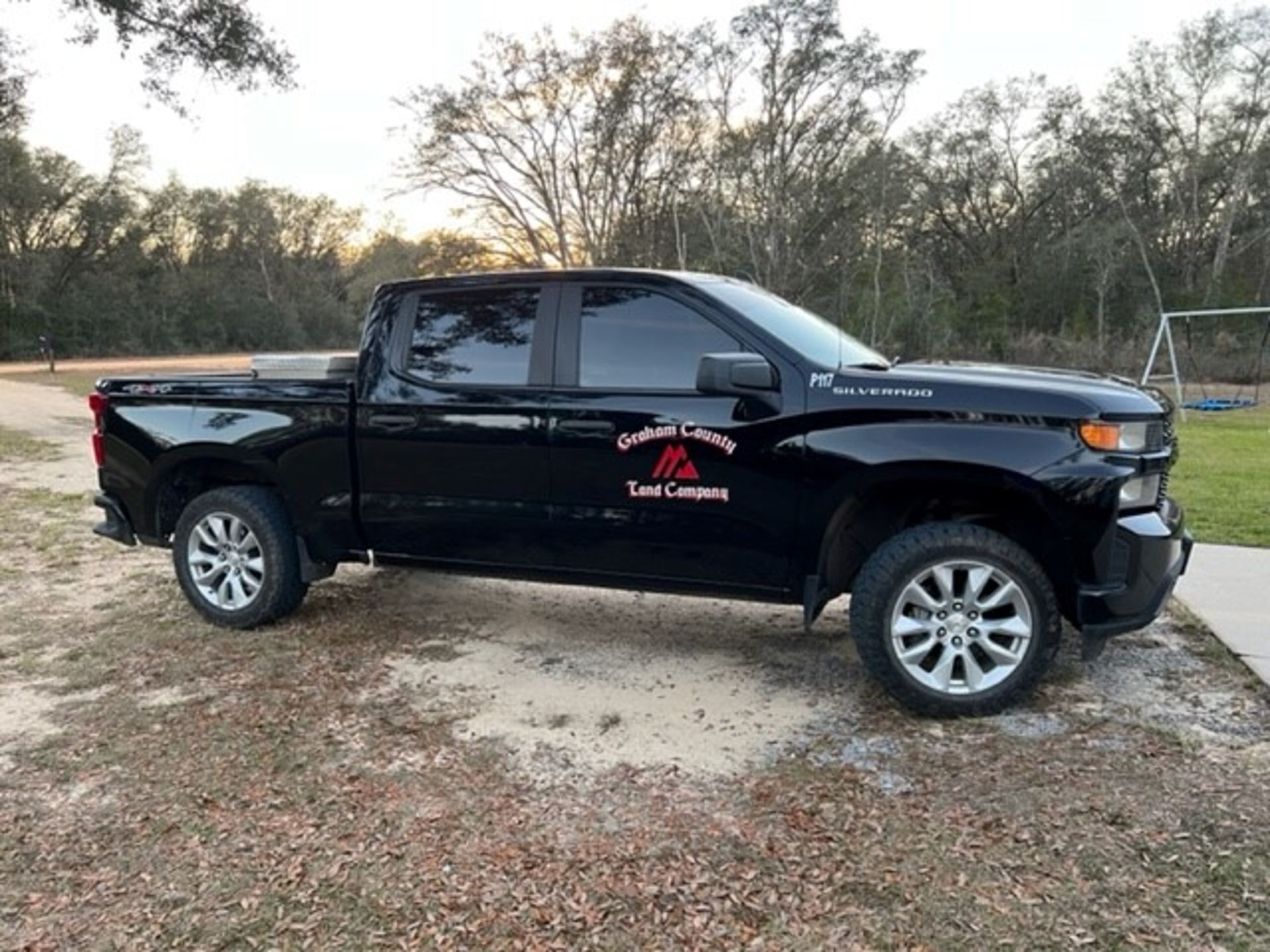 2020 Chevy Silverado 1500 4WD Crew Cab Pickup, VIN 1GCUYBEF1LZ151626, 92,000 Miles Indicated, P117 (
