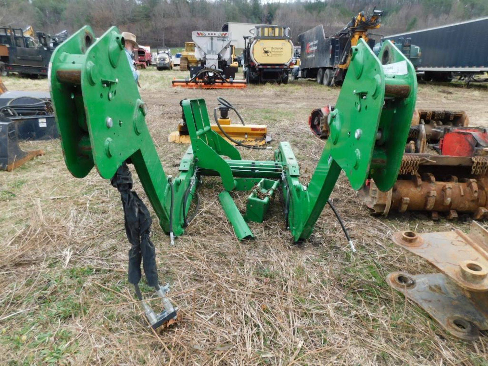 John Deere 620R Front-End Loader Attachment - Image 2 of 6