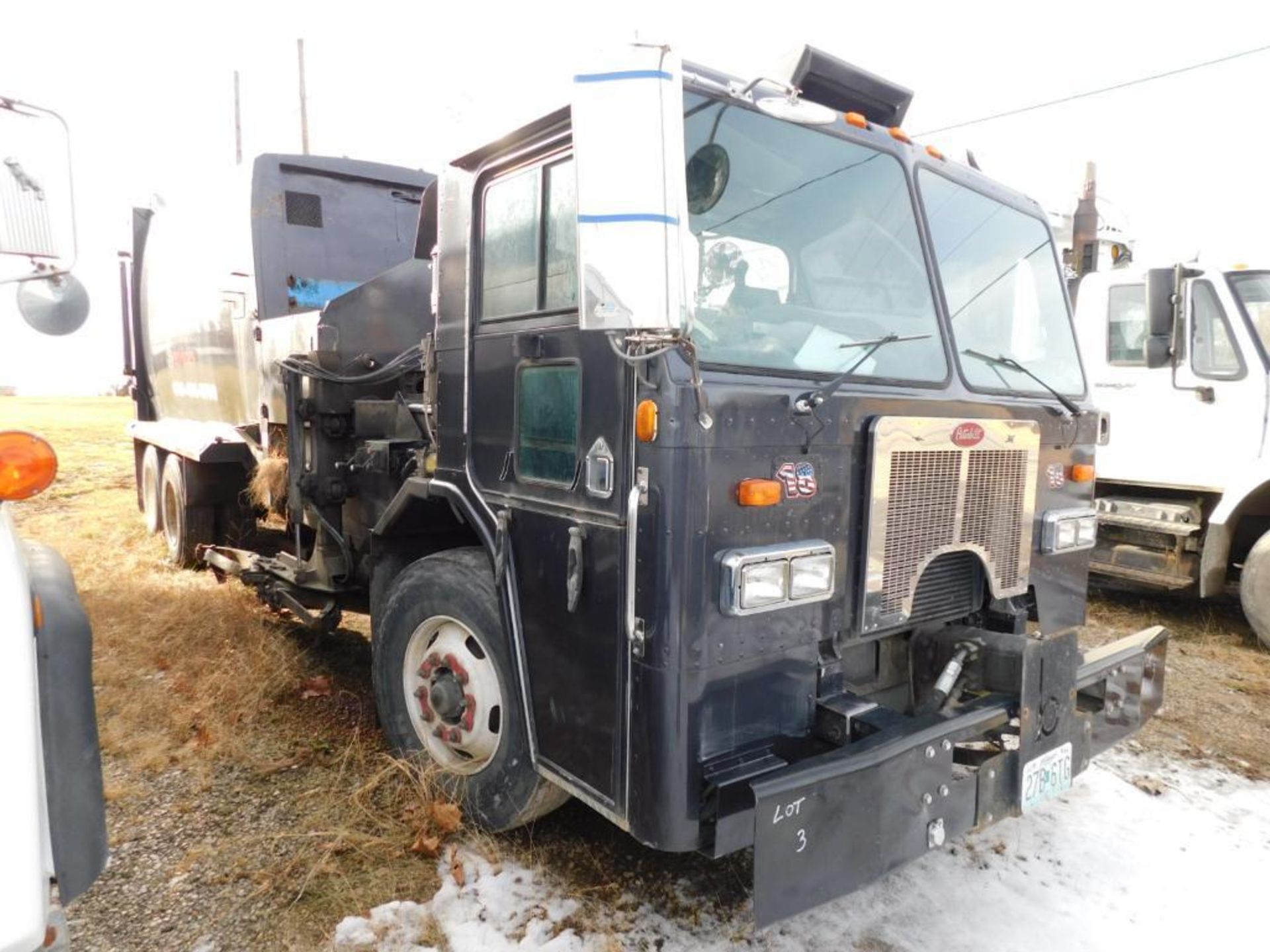 2010 Peterbilt T.A. Automated Side Loader Garbage Truck Model PB320, VIN 3BPZL50X2AF720010, Diesel - Image 2 of 20