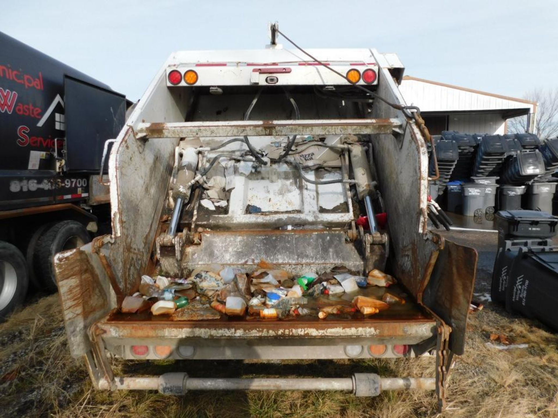 2018 Freightliner S.A. Rear Loader Garbage Truck Model M2106, VIN 3ALACXFEXJDJN8527, 9L. Cummins Tur - Image 11 of 18