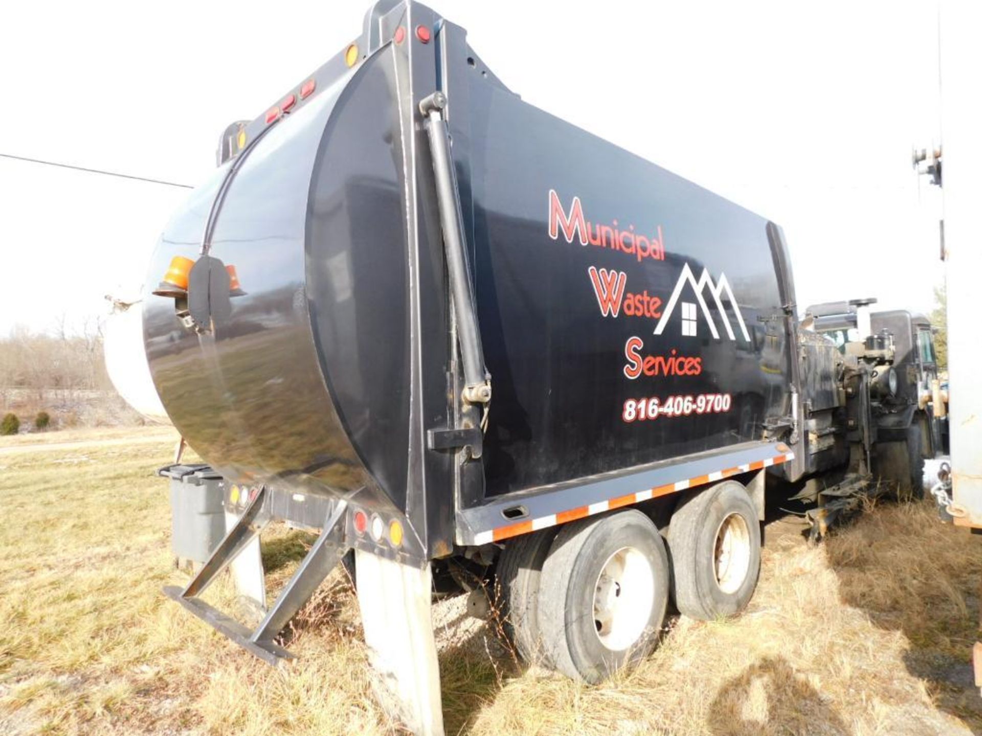 2010 Peterbilt T.A. Automated Side Loader Garbage Truck Model PB320, VIN 3BPZL50X2AF720010, Diesel - Image 6 of 20