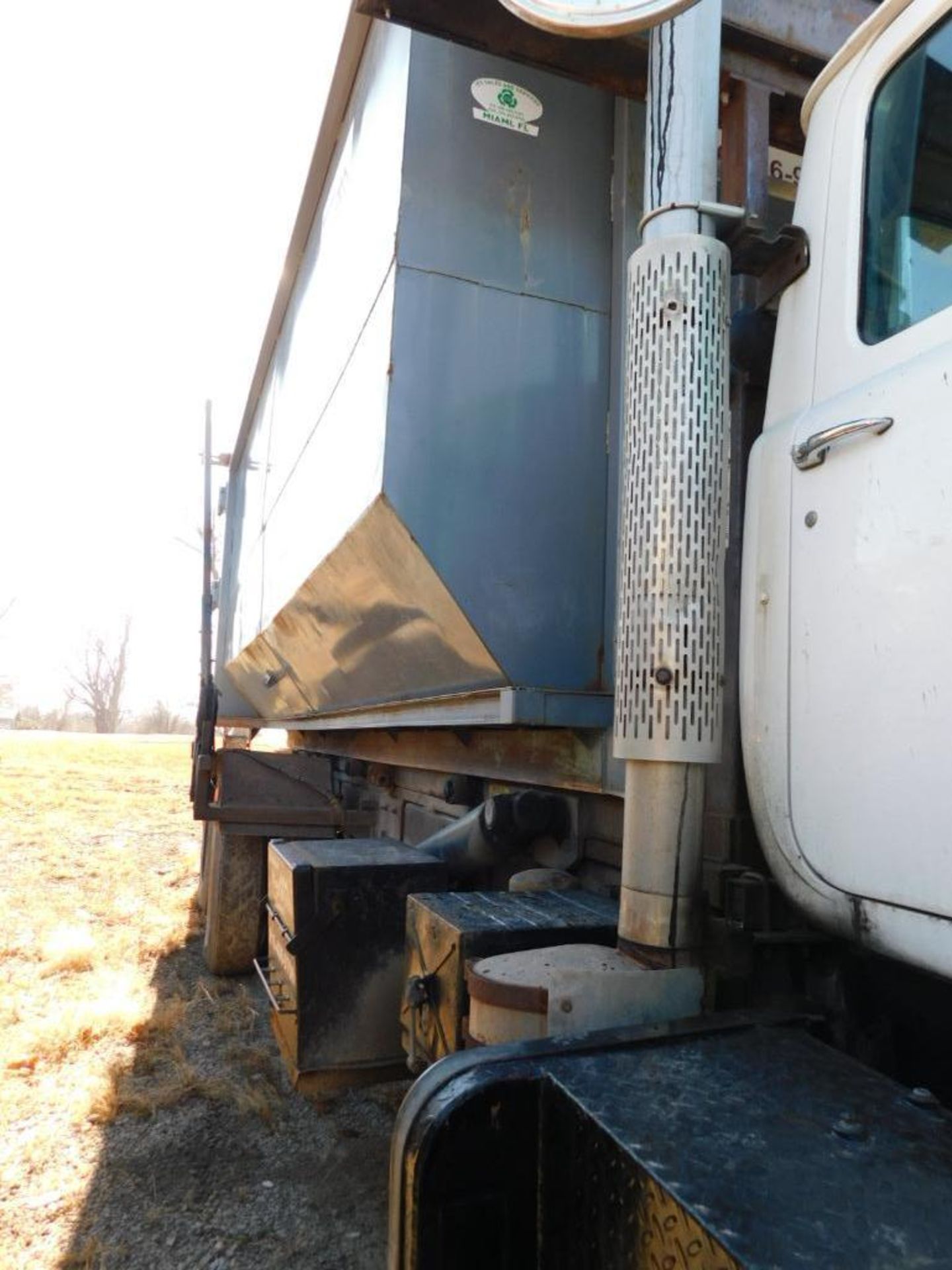 1995 Mack T. A. Roll Off Truck Model DM690S, VIN 1M2B209C65M015576, 1995 Galbreath 60,000 Lb. - Image 8 of 30