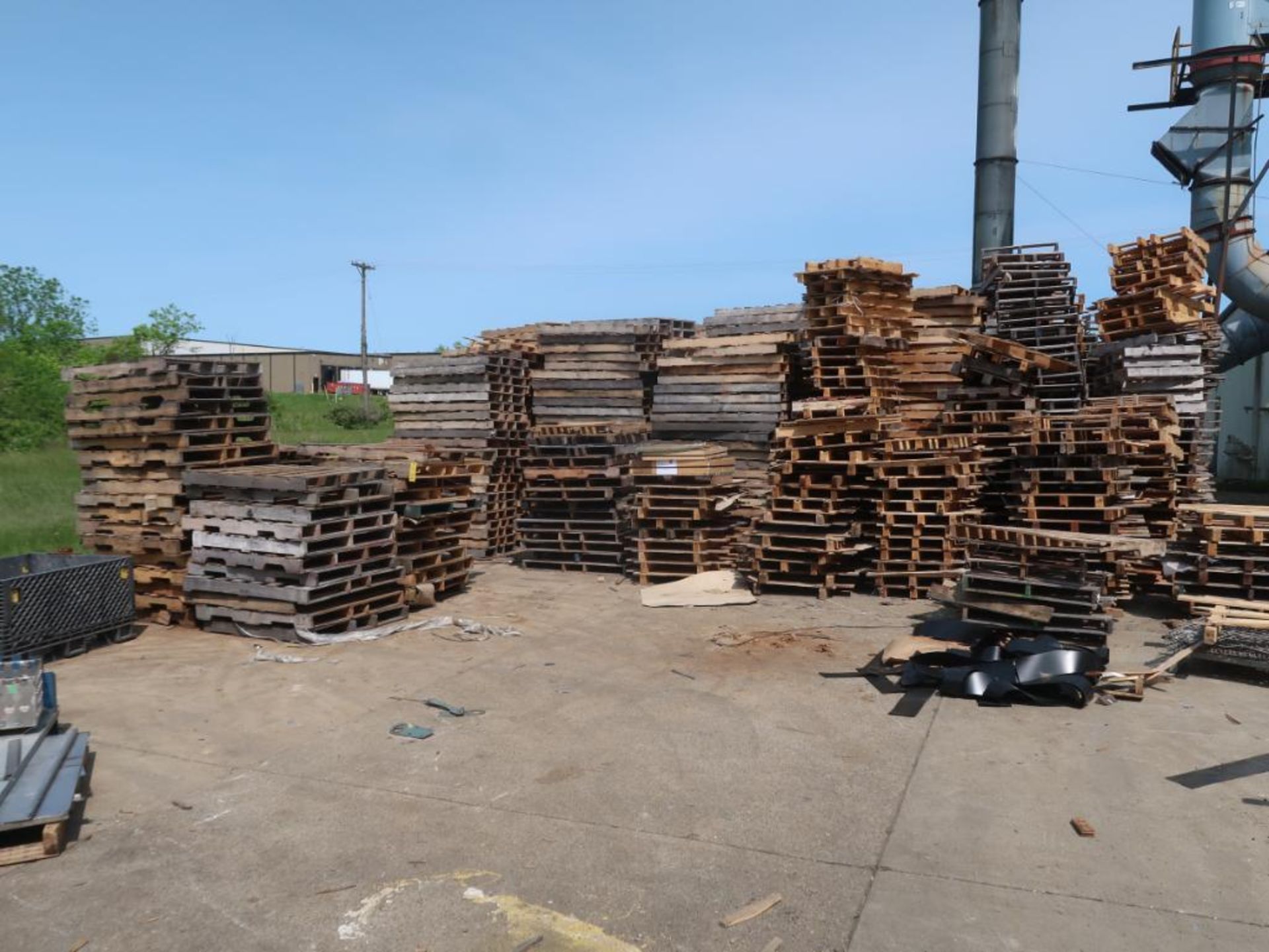 LOT: Large Quantity Assorted Pallets (LOCATED OUTSIDE, REAR OF BUILDING) (LOCATION: 39 PEARCE