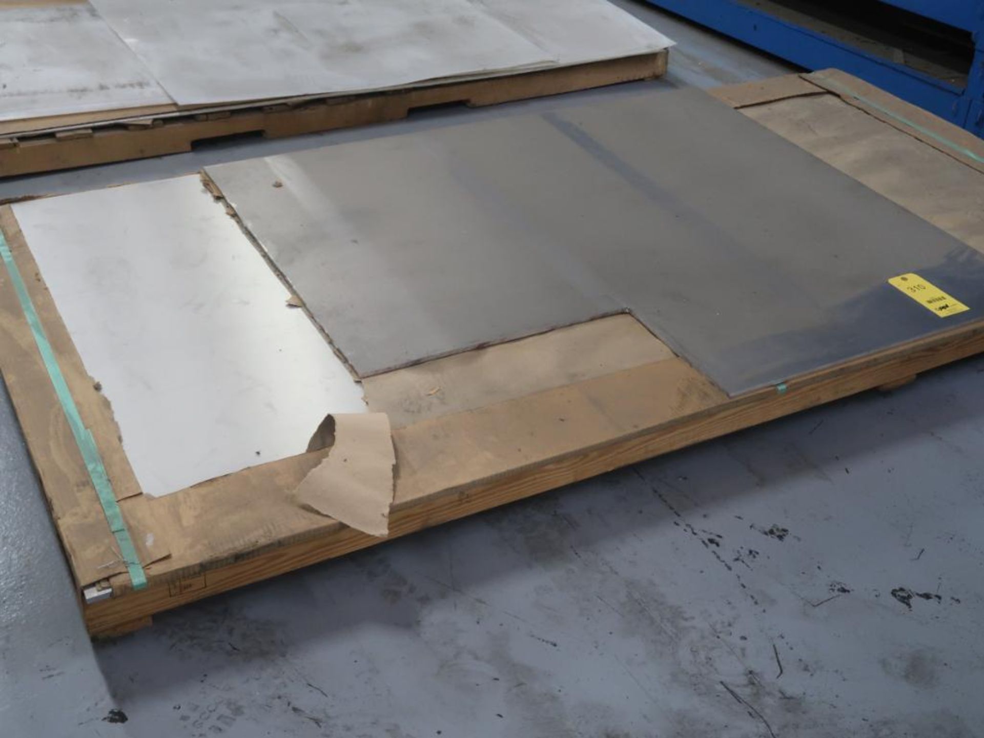 LOT: (1) 4' x 8' 1/2 Plate Aluminum (NEW), (1) 1/2 Partial Plate of (1) Pallet (LOCATION: 39