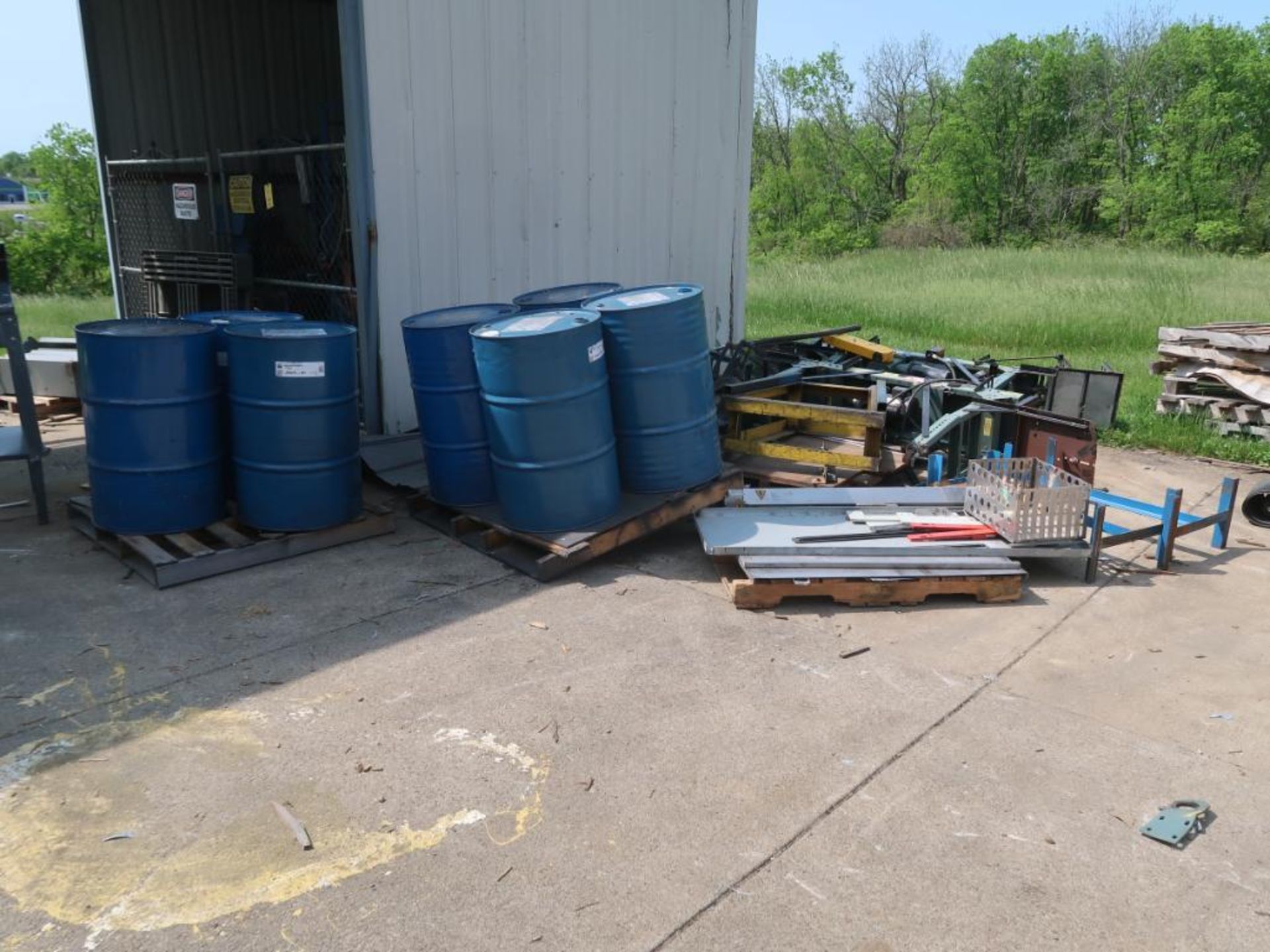 LOT: Scrap (LOCATED OUTSIDE, REAR OF BUILDING) (LOCATION: 39 PEARCE INDUSTRIAL RD., SHELBYVILLE, - Image 2 of 2