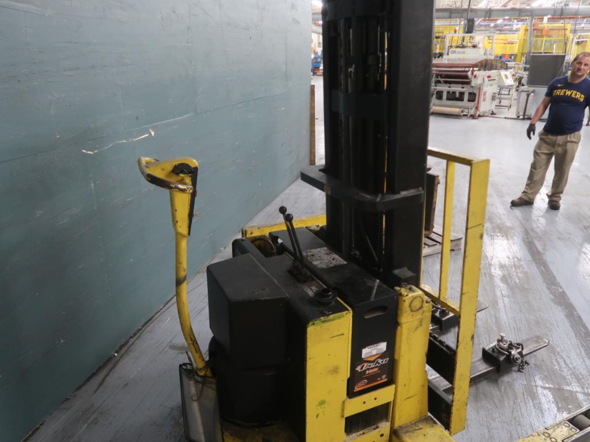 4000 lb. Clark Walk Behind Fork Lift Model S40B, Double Mast, 12 Volt, w/Charger, S/N S400065PM-6195 - Image 2 of 3