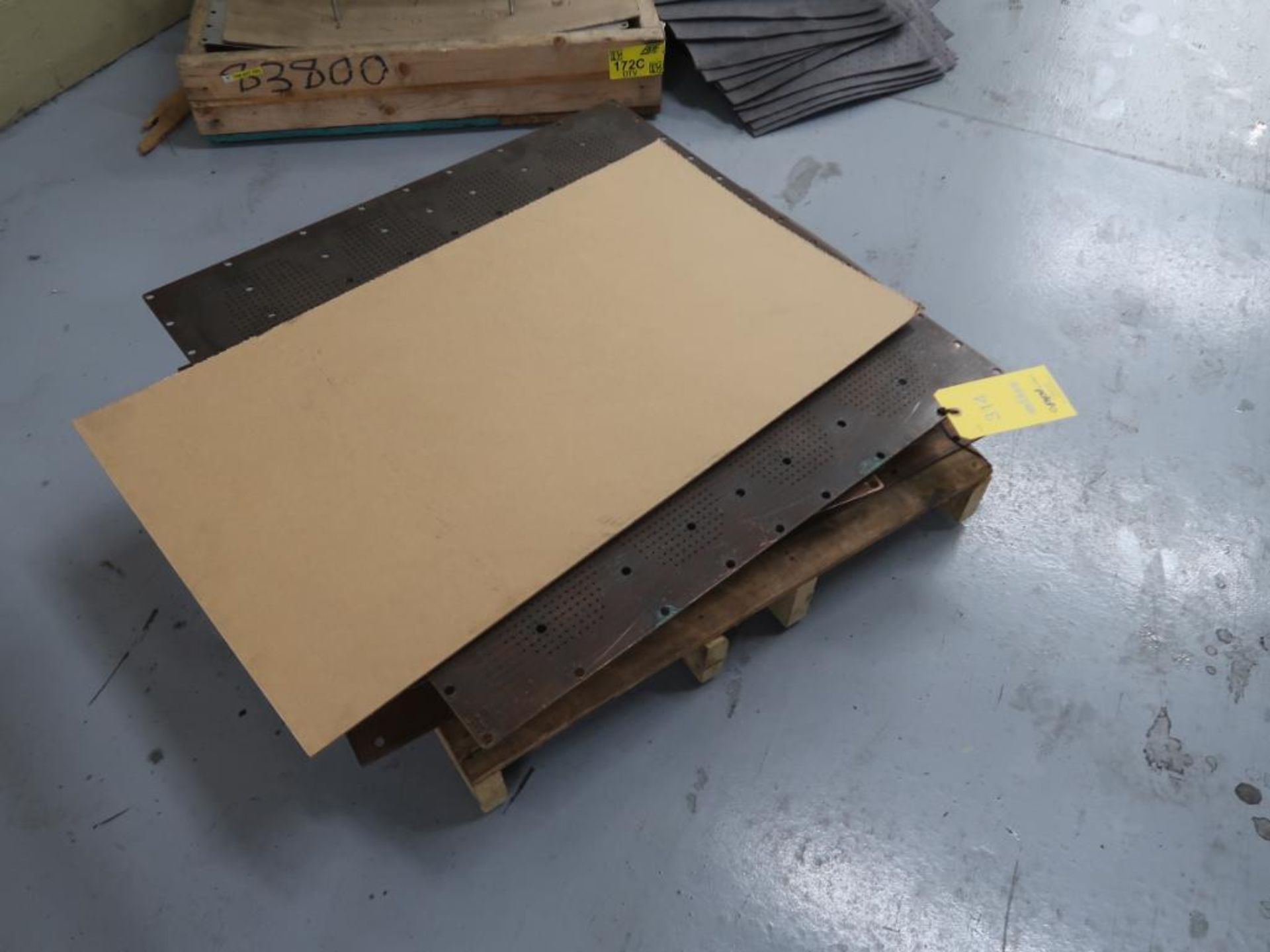 LOT: Mold & Die Plates on (1) Pallet (LOCATION: 39 PEARCE INDUSTRIAL RD., SHELBYVILLE, KY 40065)