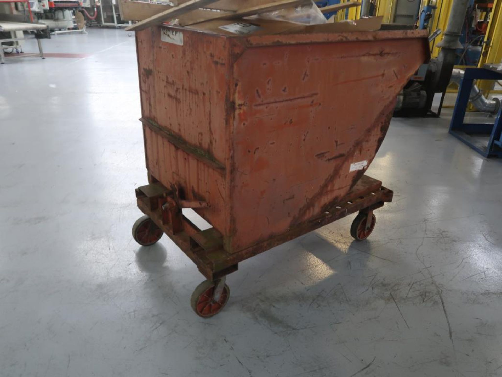 1-Yd. Self Dumping Hopper (LOCATION: 39 PEARCE INDUSTRIAL RD., SHELBYVILLE, KY 40065)