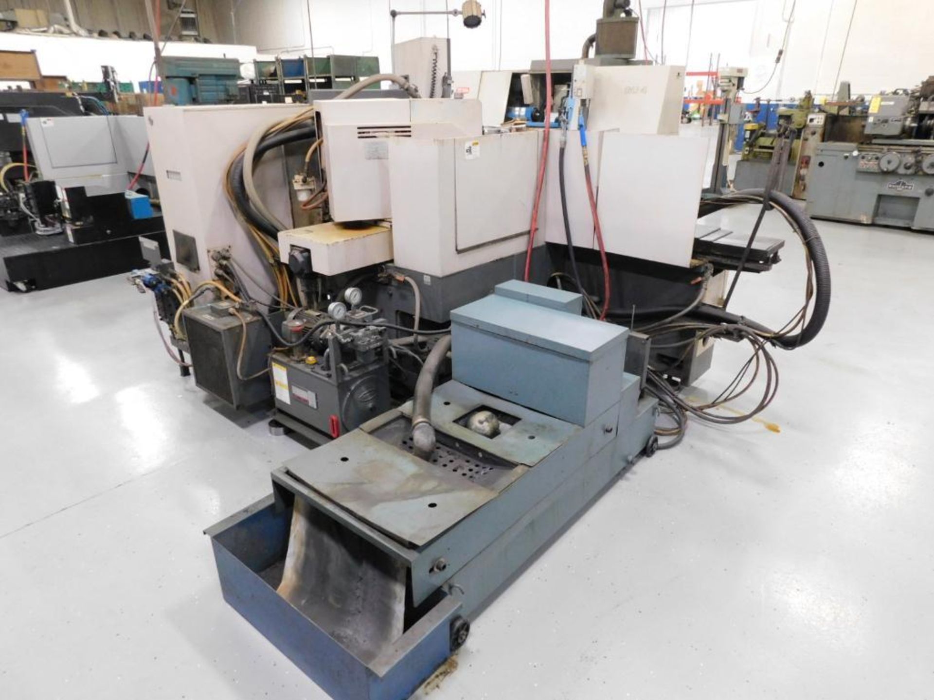 1998 Toyoda GL 4A-100E CNC Universal Cylindrical Grinder, Toyoda GC 32 Control, 12.6" Swing, 16" x 3 - Image 6 of 10