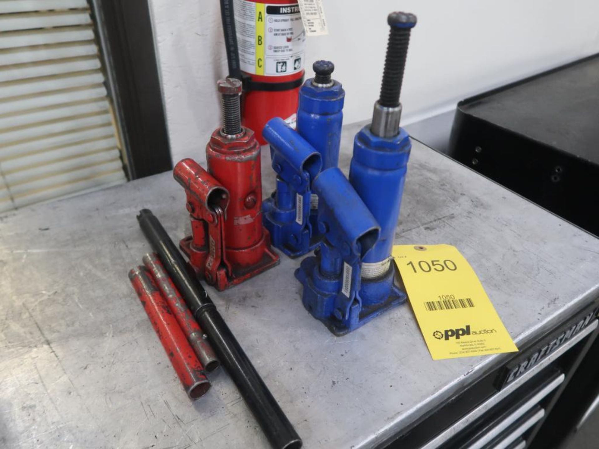 LOT: (3) Bottle Jacks (LOCATION: 4600 BELOIT DR., SACRAMENTO, CA 95838)