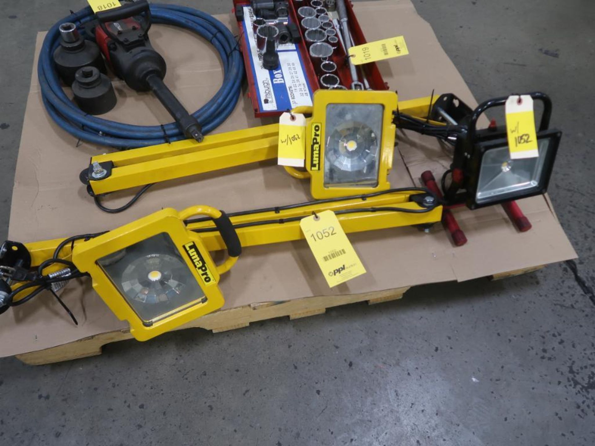 LOT: (3) Assorted LED Lights (LOCATION: 4600 BELOIT DR., SACRAMENTO, CA 95838)