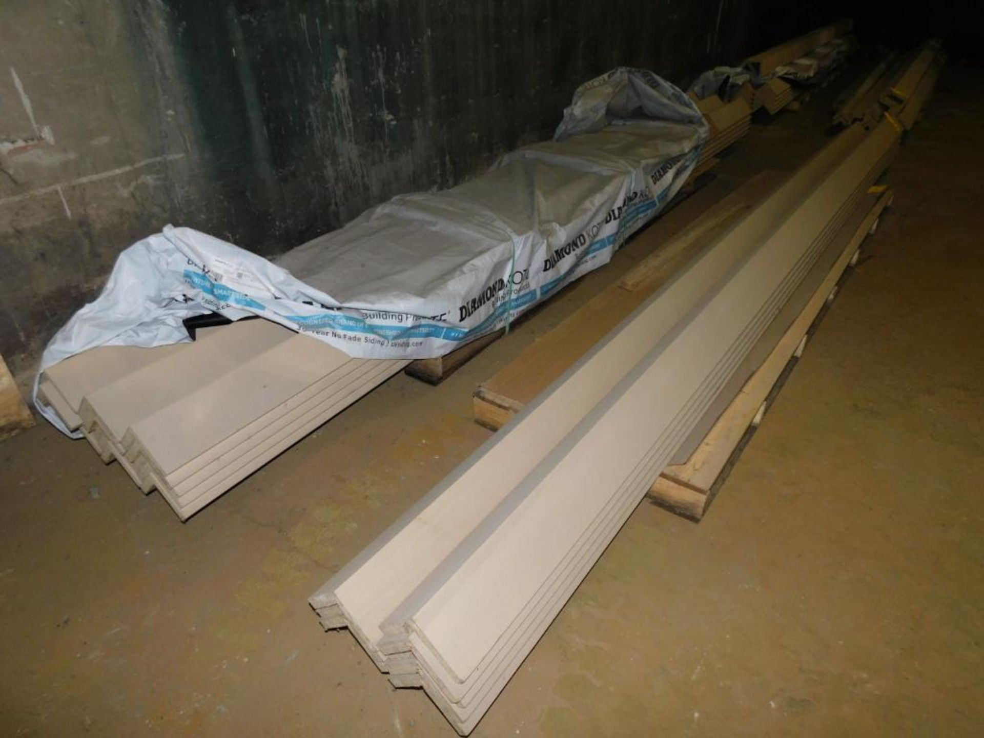 LOT: (23) Engineered Lumber Corner Boards, 1" x 5-1/2" x 16', Smooth Finish