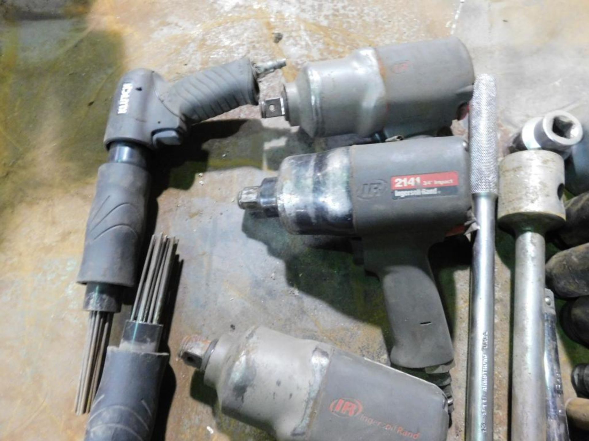 LOT: (3) Ingersoll Rand 3/4" Pneumatic Impact Wrenches, (2) Pneumatic Sealers and Impact Sockets - Image 3 of 4