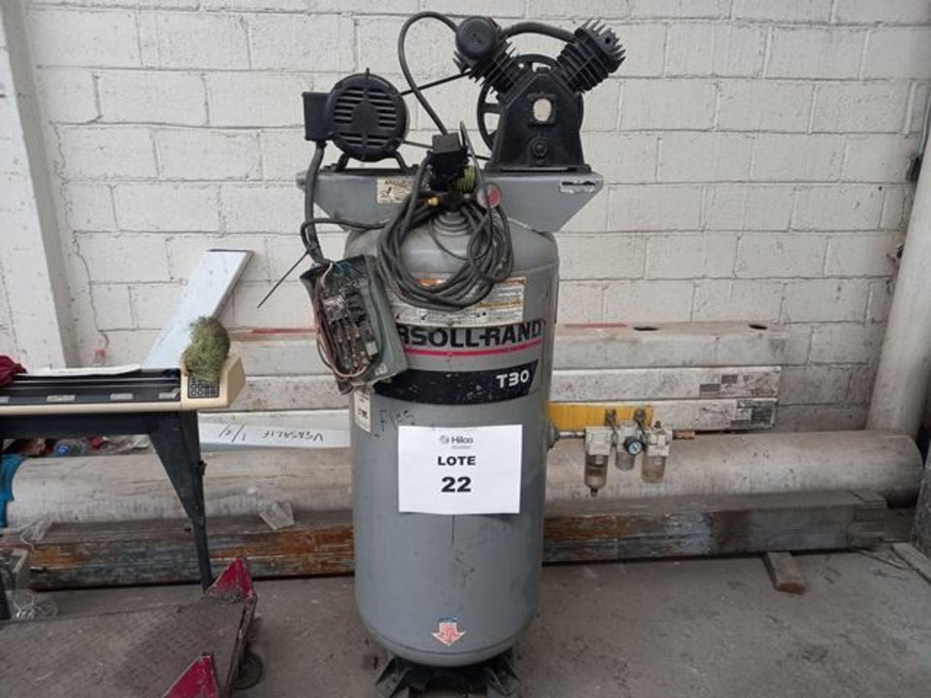 Ingersoll Rand T30 Air Compressor, Year: 1999, S/N: BD833353: 60-Gallon Tank Capacity 200 psig (