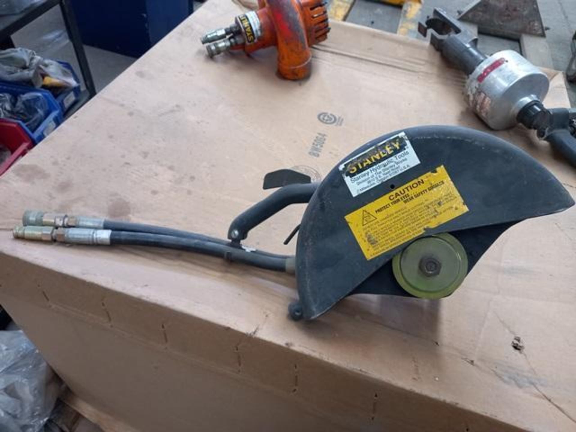 Stanley CO25 Circular Cutting Saw: For Metal and Concrete for Disc of 14 Inches Maximum (Label: 27a)