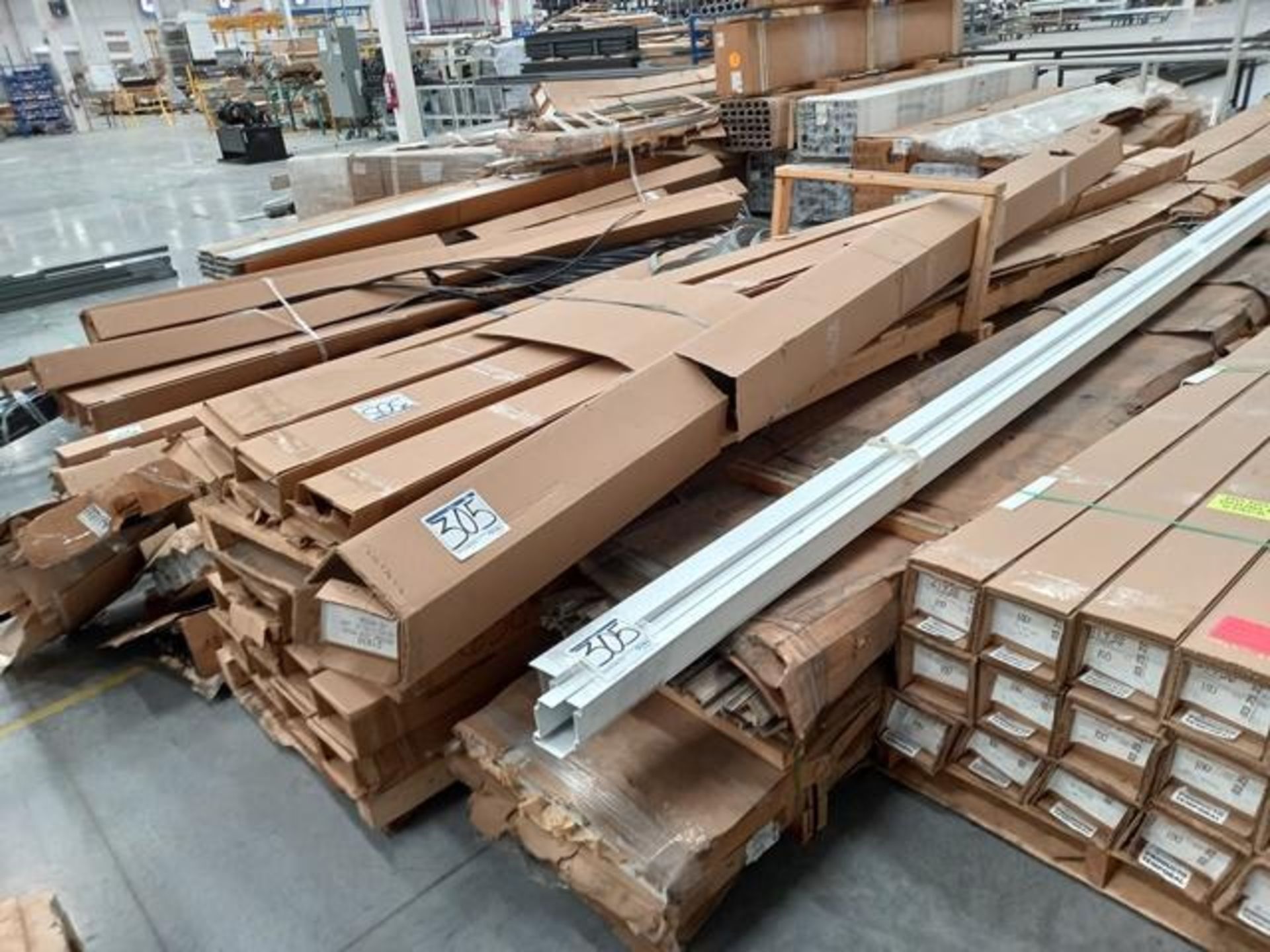 LOT: (30 approx.) Pallets, w/Aluminum Profile, Metal Canelta, Parts for Screens, Foam Boards, - Image 27 of 34
