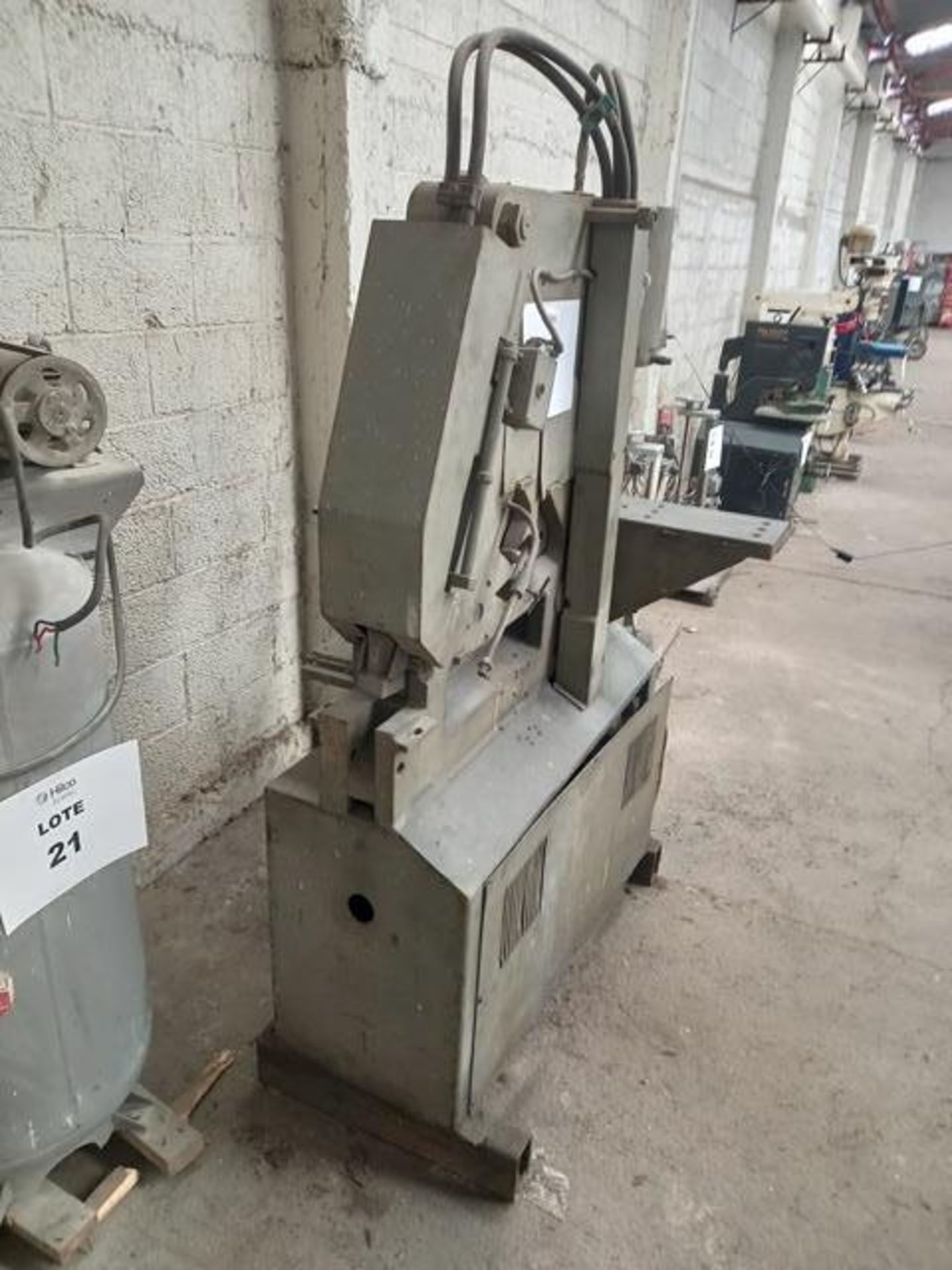 Mubea HIW 1000 Punching Machine, S/N: Illegible: Estimated Punching Capacity of 1000kn for a Maximum