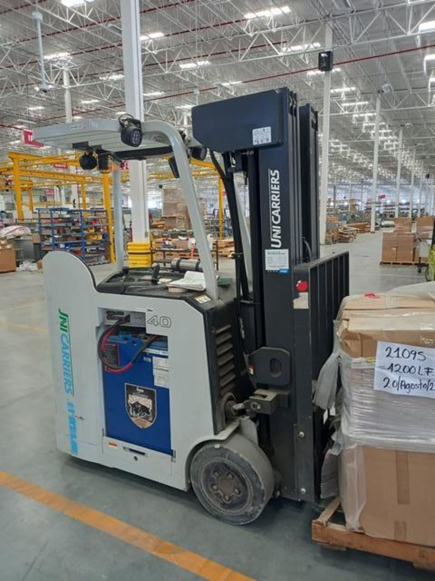Unicarriers 1S1L20NV Stand Up Electric Forklift, Side Shift, 2950 lbs. Capacity, 258 in. Reach, S/ - Image 6 of 12