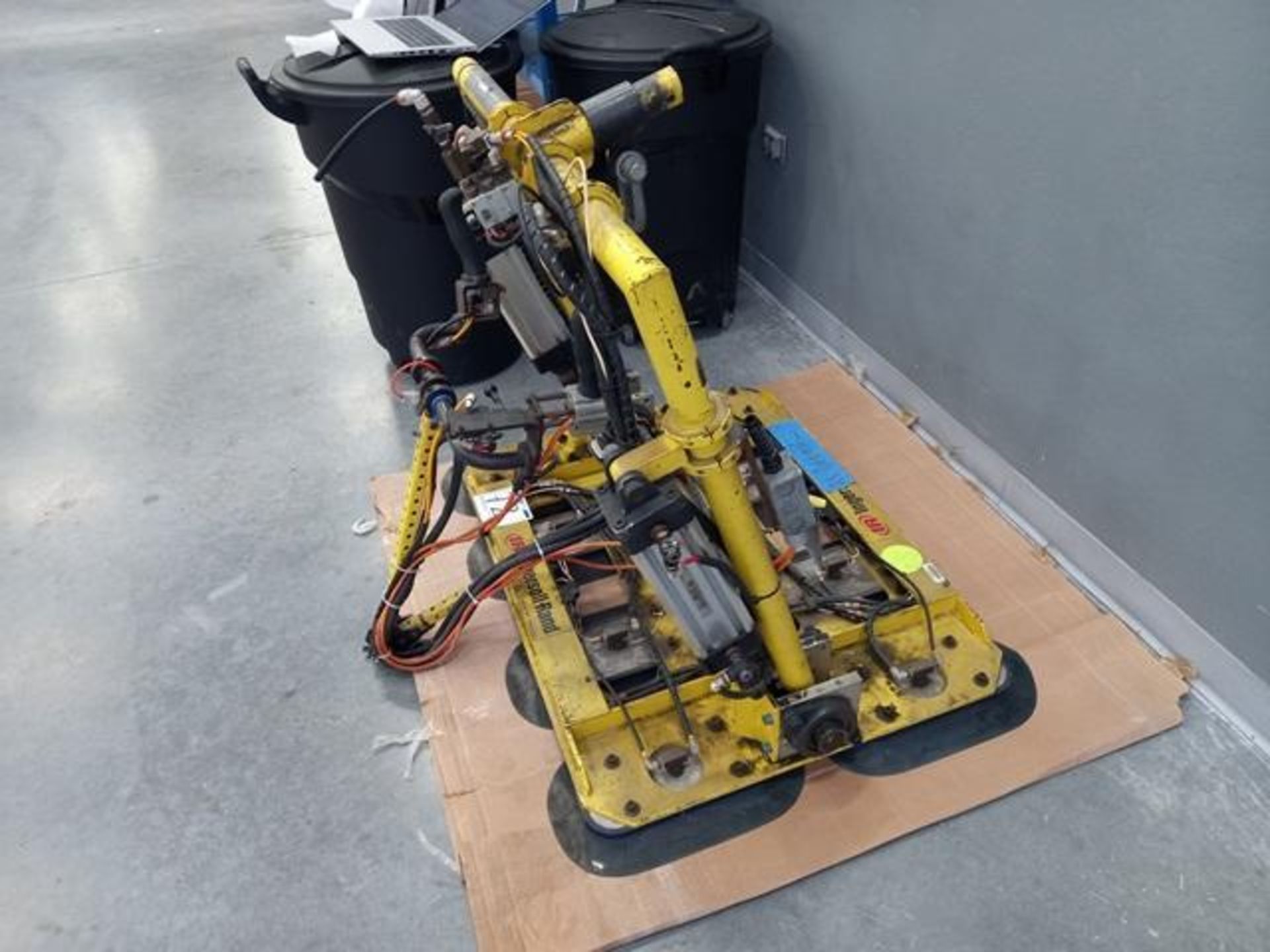 Ingersoll Rand Vacuum Lifter with (6) Suctioners (Tag: Huf15774) Location: Cienega De Flores, - Image 3 of 8