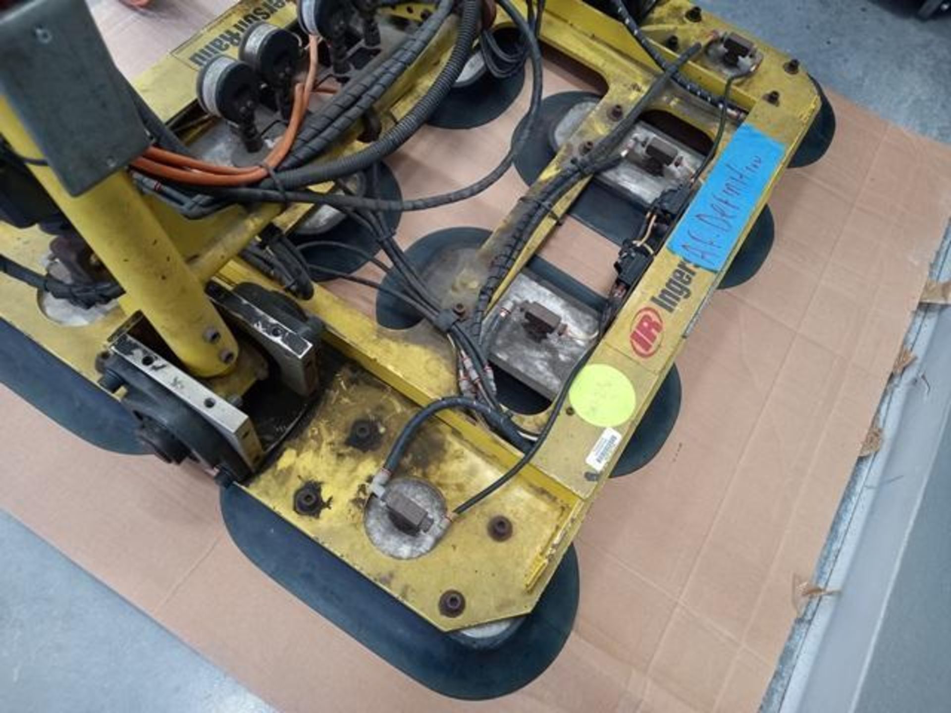 Ingersoll Rand Vacuum Lifter with (6) Suctioners (Tag: Huf15774) Location: Cienega De Flores, - Image 5 of 8