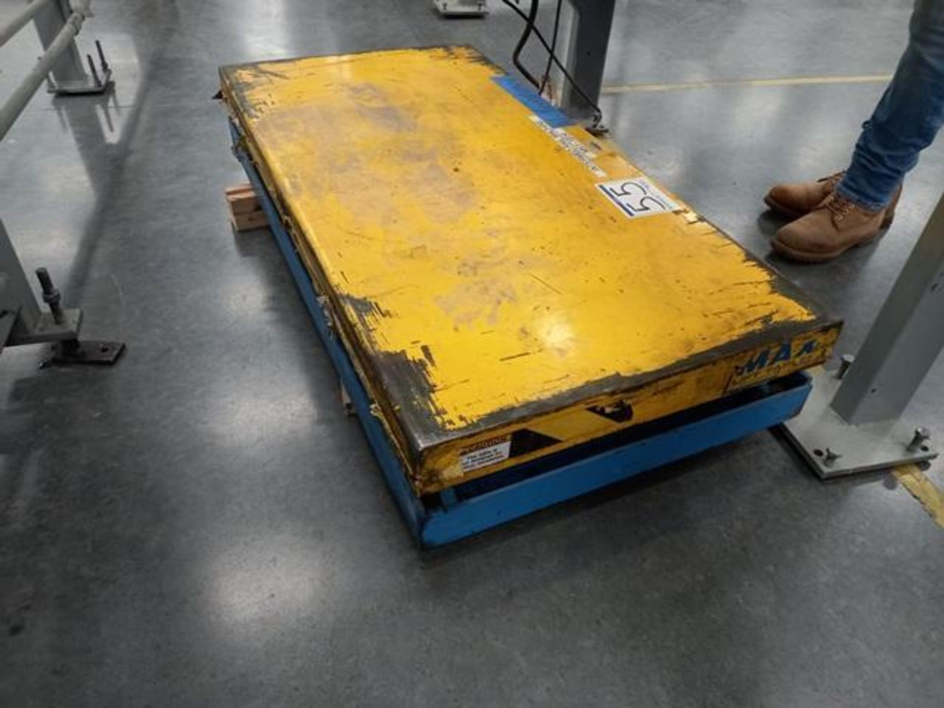 Max Lift Table Electric Lift Table: 3,500 Pounds (Tag: Huf15855) (Location: Cienega De Flores, Nuevo - Image 2 of 2