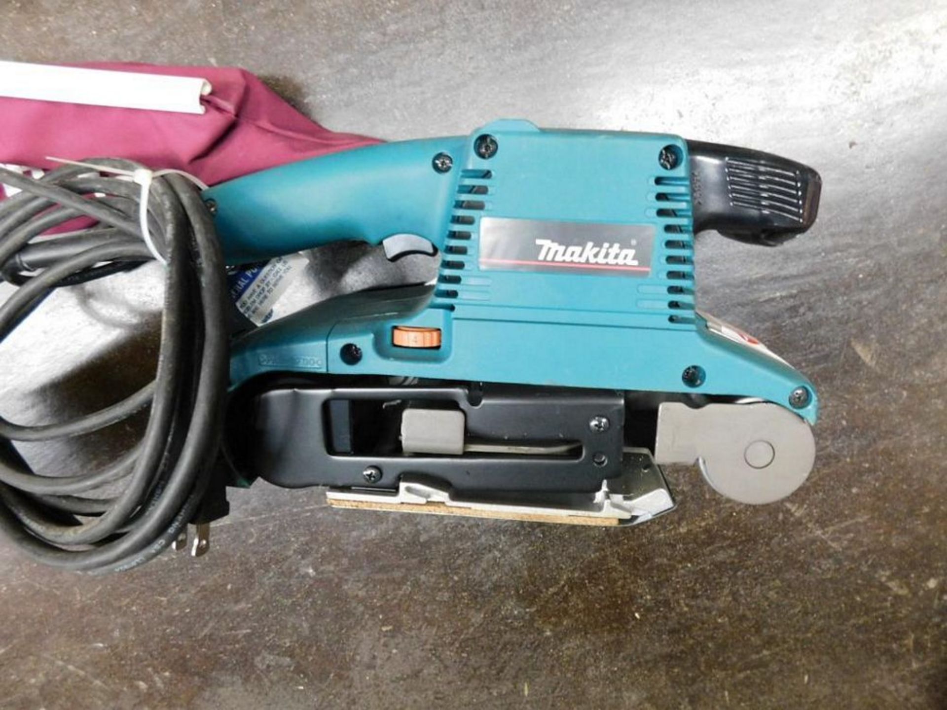 Makita 9903 3" x 21" Belt Sander w/Dust Bag (LOCATION: 318 N. Milwaukee Ave., Wheeling, IL 60090) - Image 3 of 3