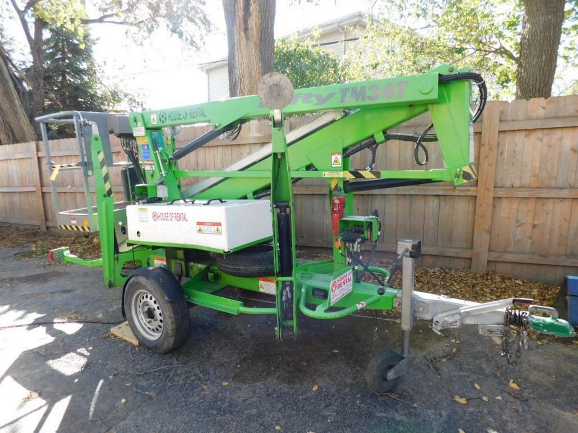 2014 Nifty Cherry TM34TCherry Picker, VIN SLN34TE03FM030435, 34 ft. Reach, 500 Max Lb., Towable (