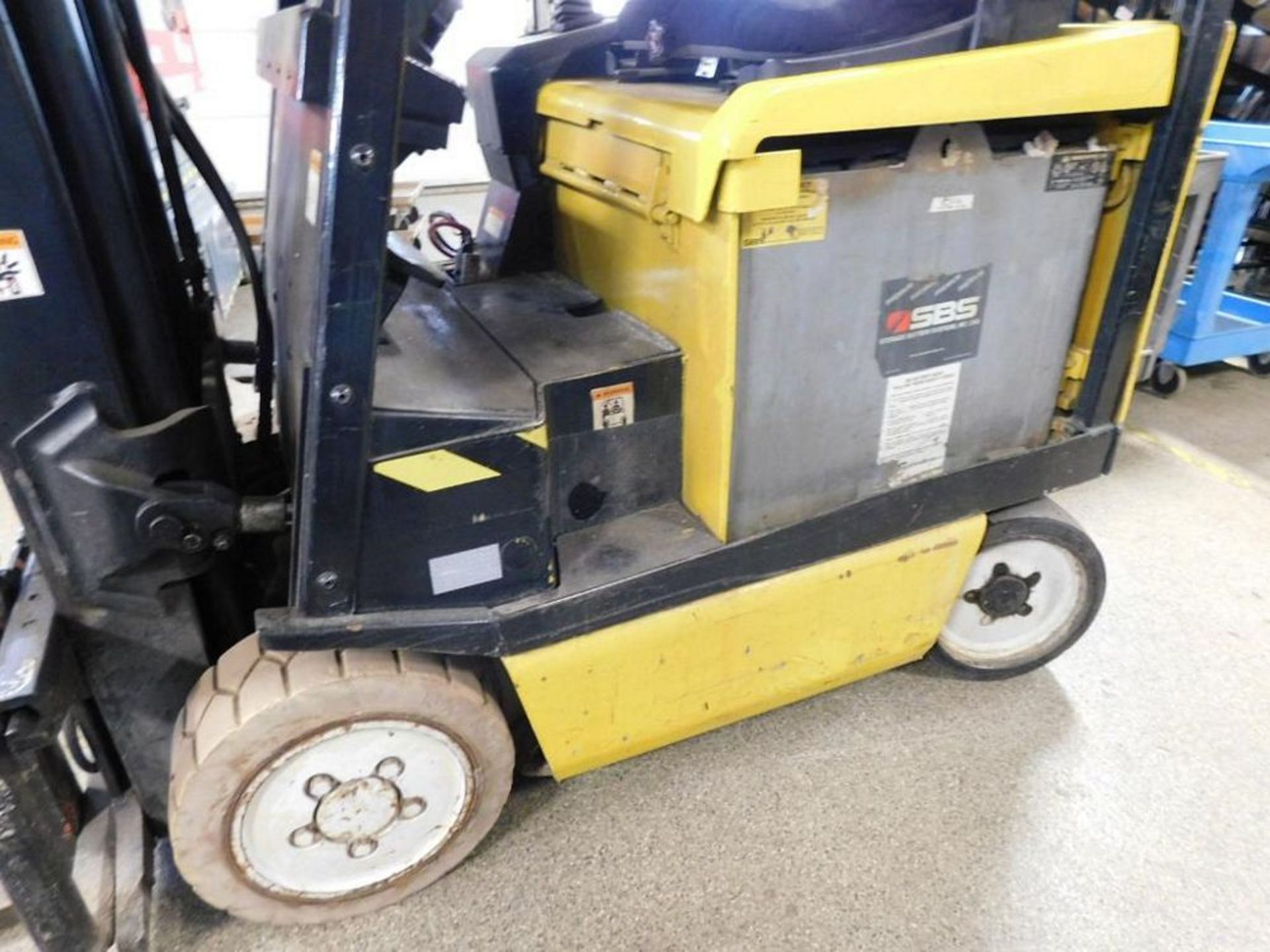 Yale ERCO30AGN36TE084 Electric Forklift 3,000 lb. Cap., S/N A814V05541X, Triple Mast, 194" Reach, - Image 2 of 10