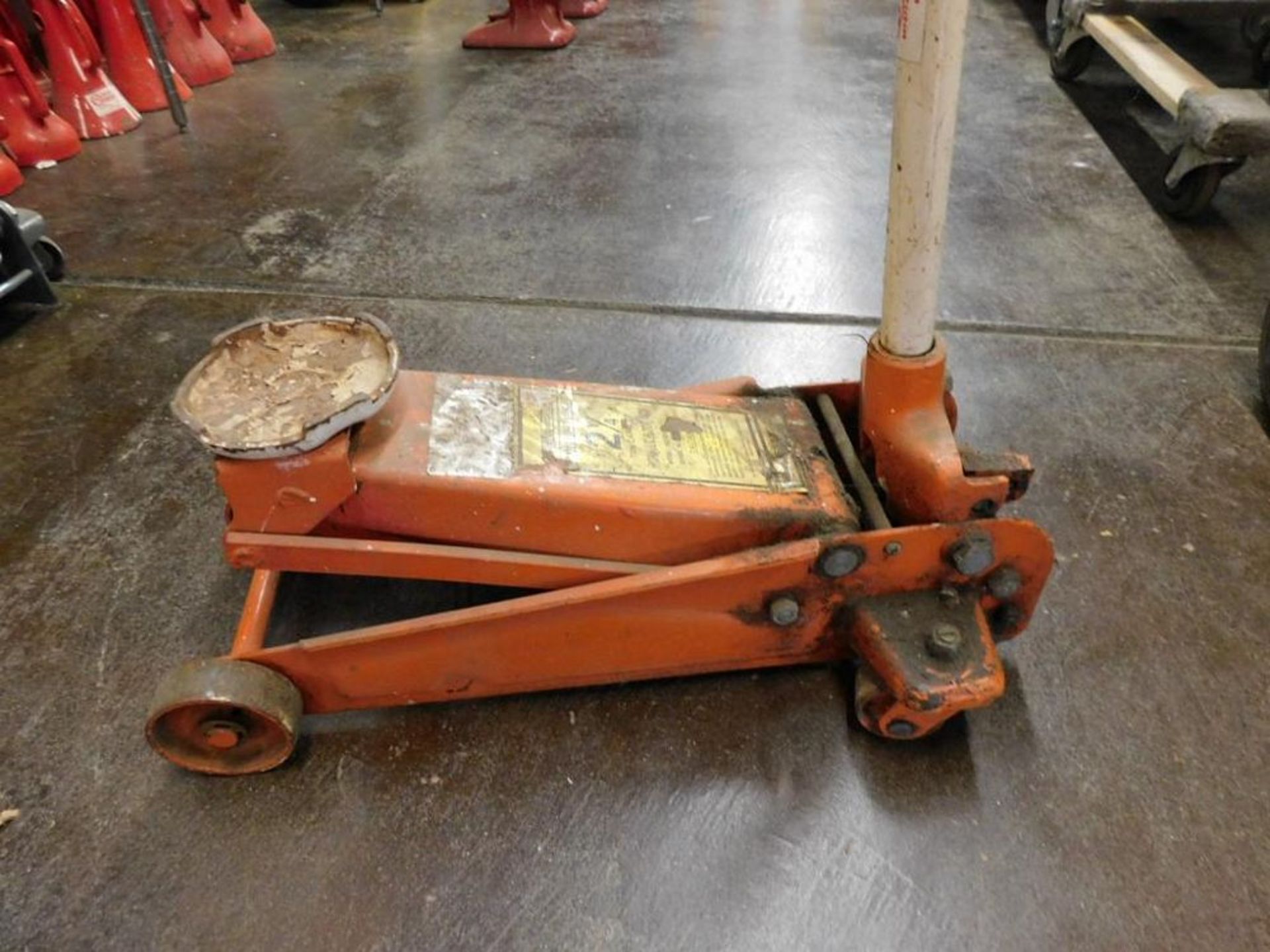 General Hydraulic 2-1/4 Ton Floor Jack (LOCATION: 318 N. Milwaukee Ave., Wheeling, IL 60090) - Image 3 of 3