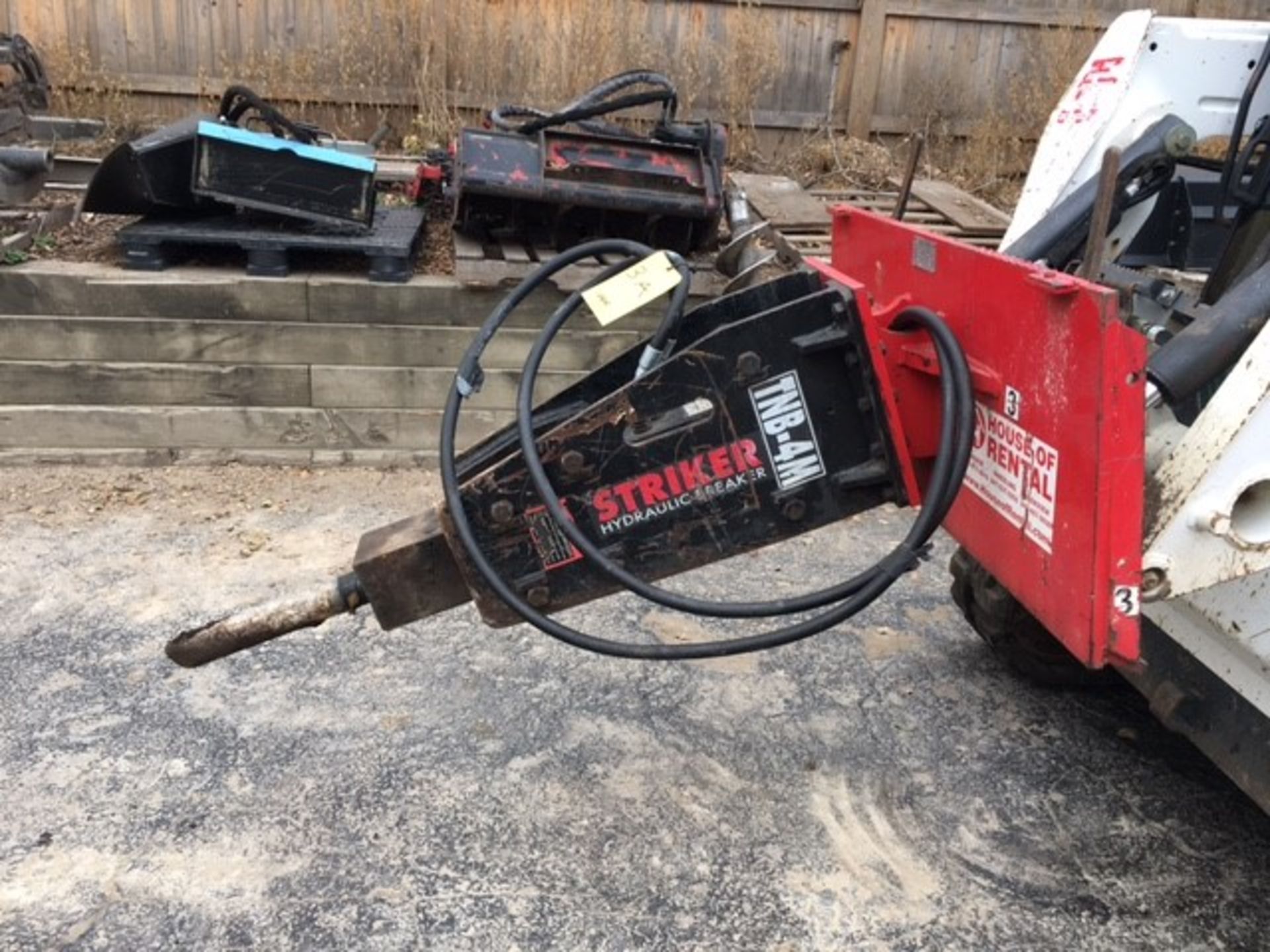 Stiker TNB-4M Hydraulic Breaker Skid Steer Attachment (LOCATION: 318 N. Milwaukee Ave., Wheeling, IL - Bild 2 aus 4