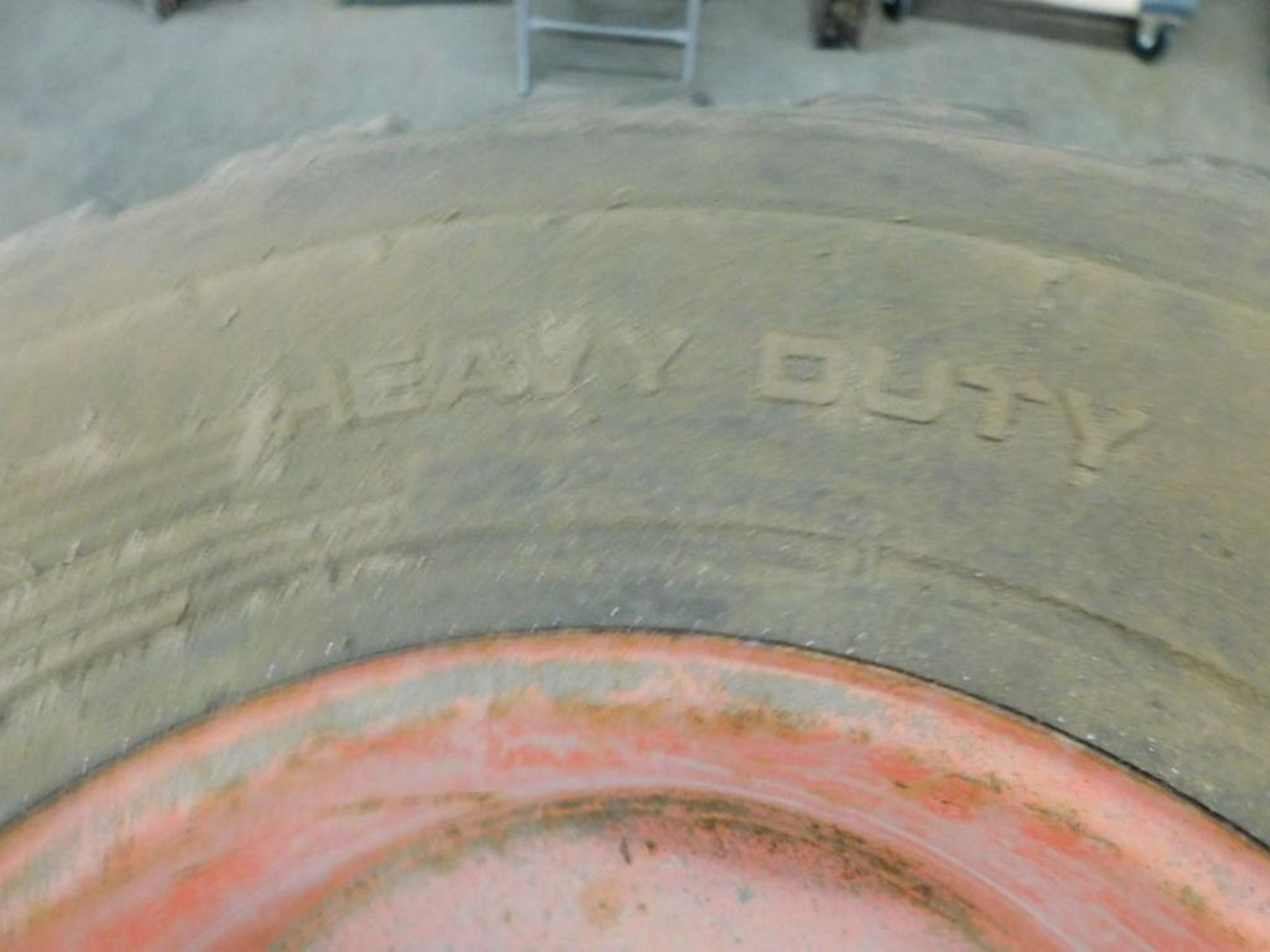 LOT: (4) Bobcat Heavy Duty 12-16.5" NHS Tires, Bead Guard, Tubeless (LOCATION: 318 N. Milwaukee - Bild 5 aus 8