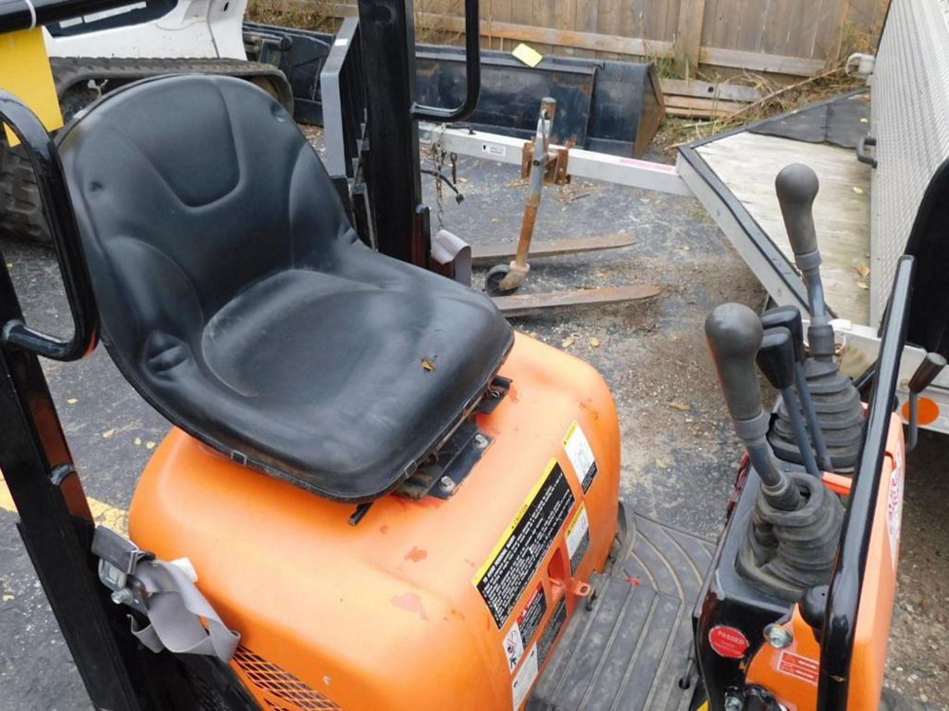 Kubota K008-3 Compact Excavator, VIN JKUK0081T01H40903, S/N 40903, 704 Hours Indicated (LOCATION: - Image 6 of 8