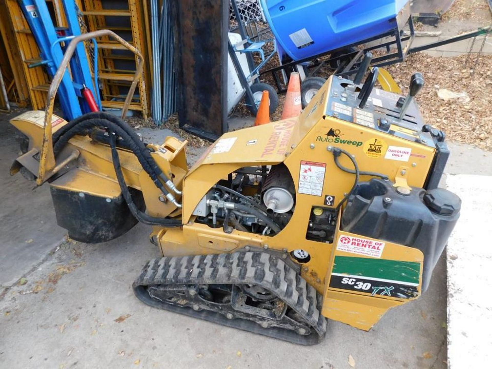 2016 Vermeer SC30 TX Gas Stump Cutter, VIN 1VRC070N1F1001131, 803 Indicated Hours (#1) (LOCATION: - Image 4 of 23