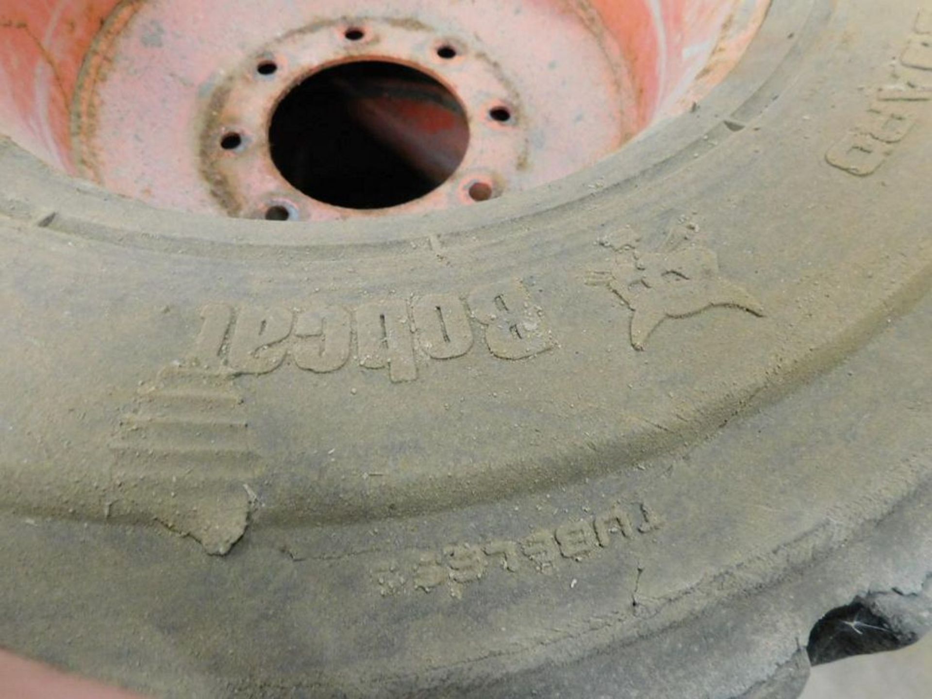 LOT: (4) Bobcat Heavy Duty 12-16.5" NHS Tires, Bead Guard, Tubeless (LOCATION: 318 N. Milwaukee - Bild 8 aus 8