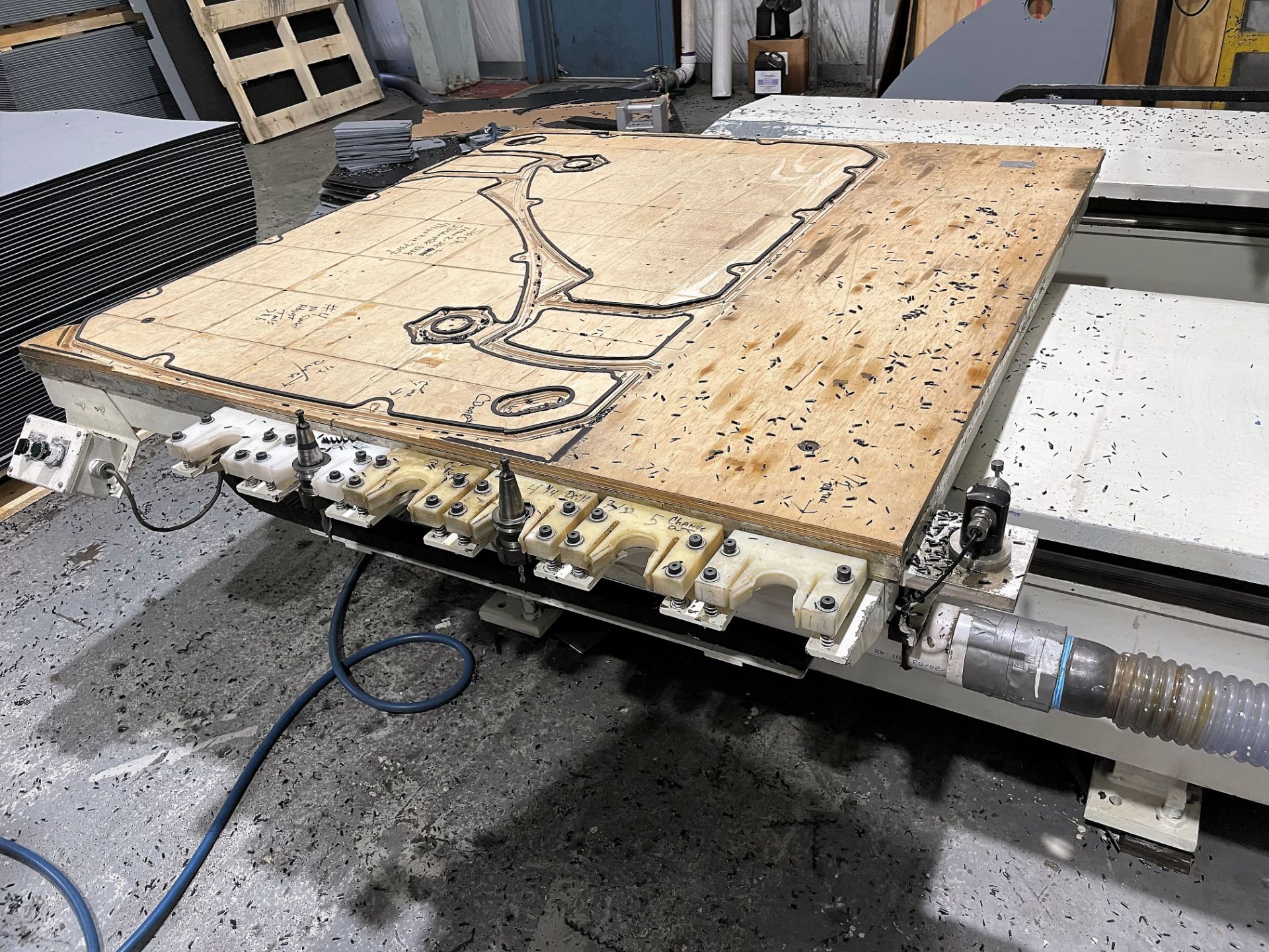 QUINTAX 5-AXIS DUAL 5X5 TABLES CNC ROUTER MODEL 1S30-1005-05 36" Z-AXIS,NEW 2003 - Image 8 of 11