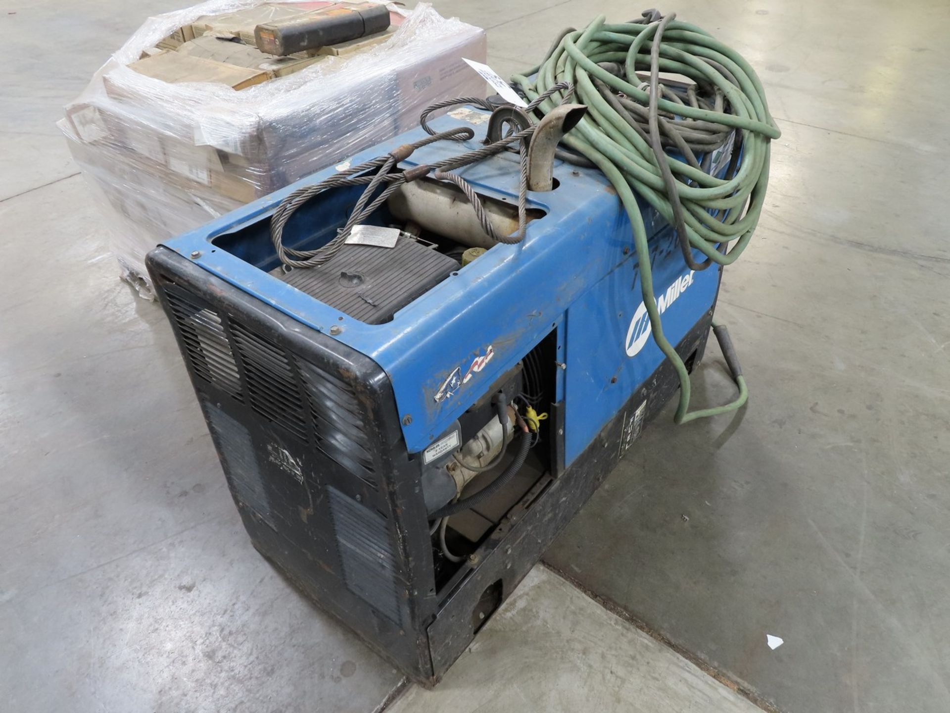 Miller Bobcat 225 CC/CV, AC/DC Welder, 10,000 Watt Generator w/ Cables - Image 4 of 6