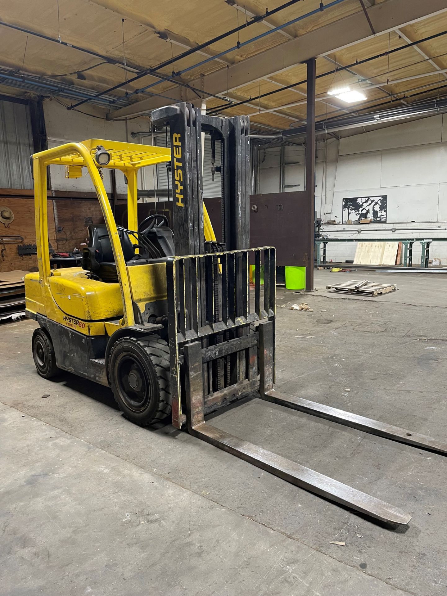 Hyster 60, 6000 pound forklift, Side shift, solid tire - Image 2 of 5