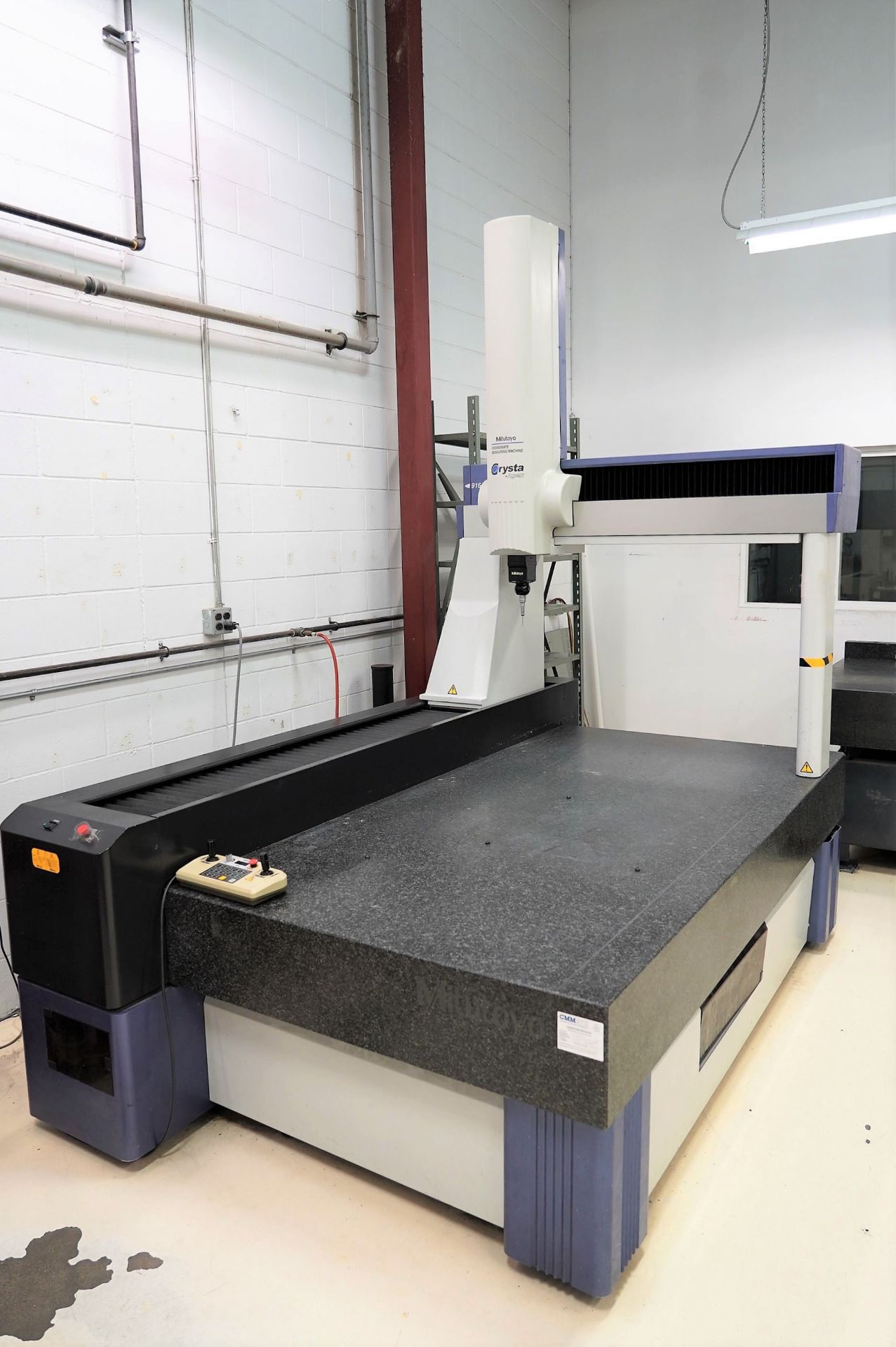 Mitutoyo Crysta Apex CRT-A916 Coordinate Measuring Machine