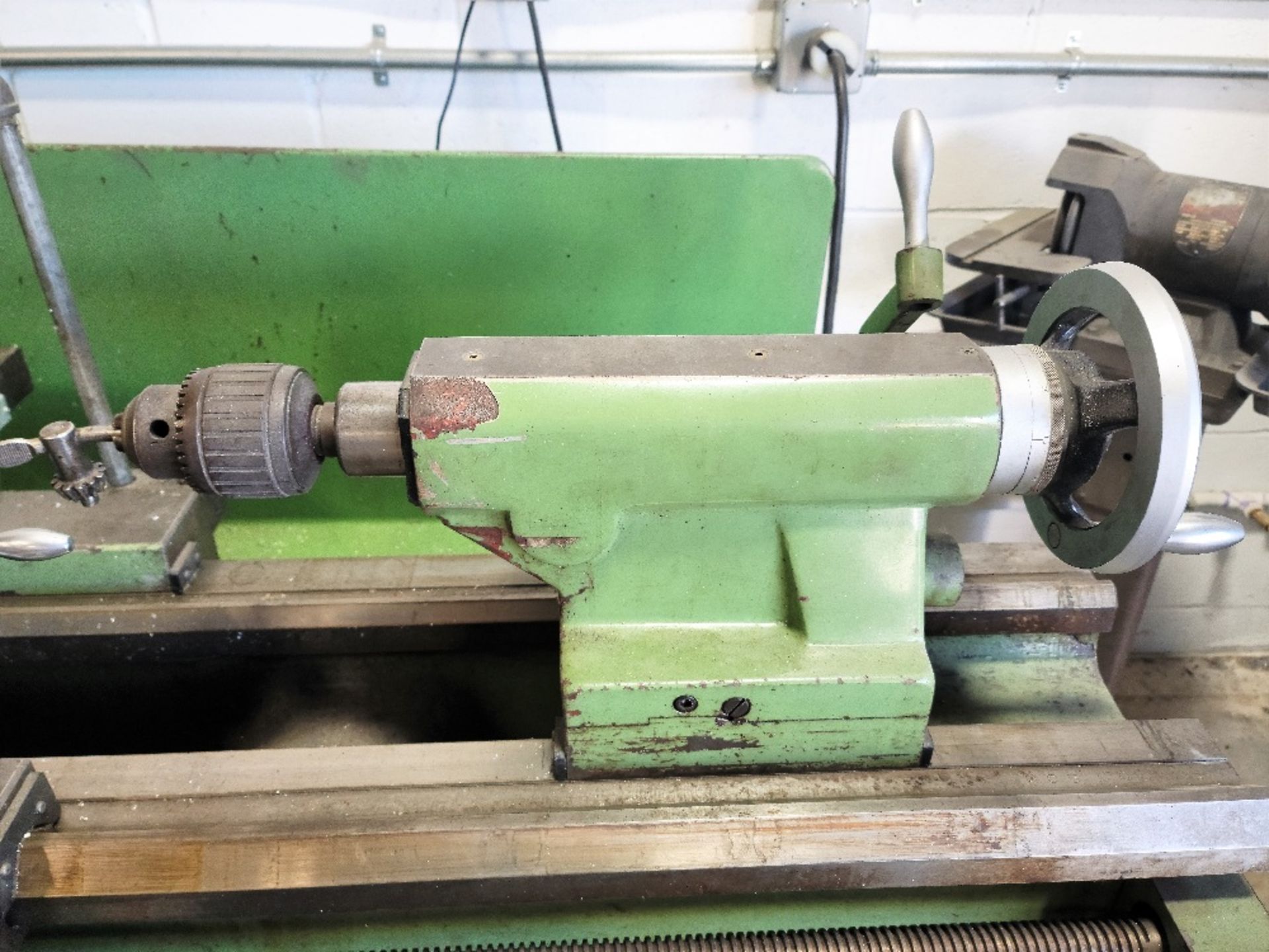 16" x 40" Tongil TIPL-4 Engine Lathe, 10" 3-Jaw Chuck, Tool Post, Tailstock, 60-1500 RPM, Inch/Metri - Image 6 of 11