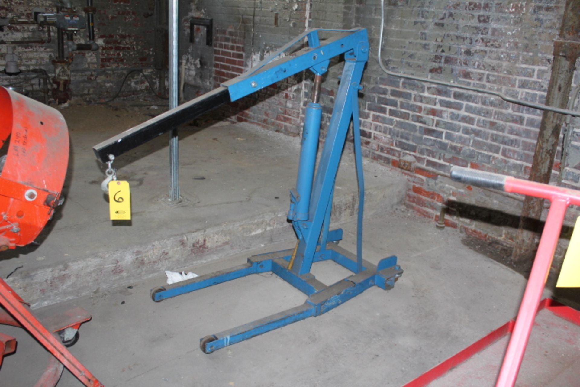 MOBILE HYDRAULIC SHOP CRANE