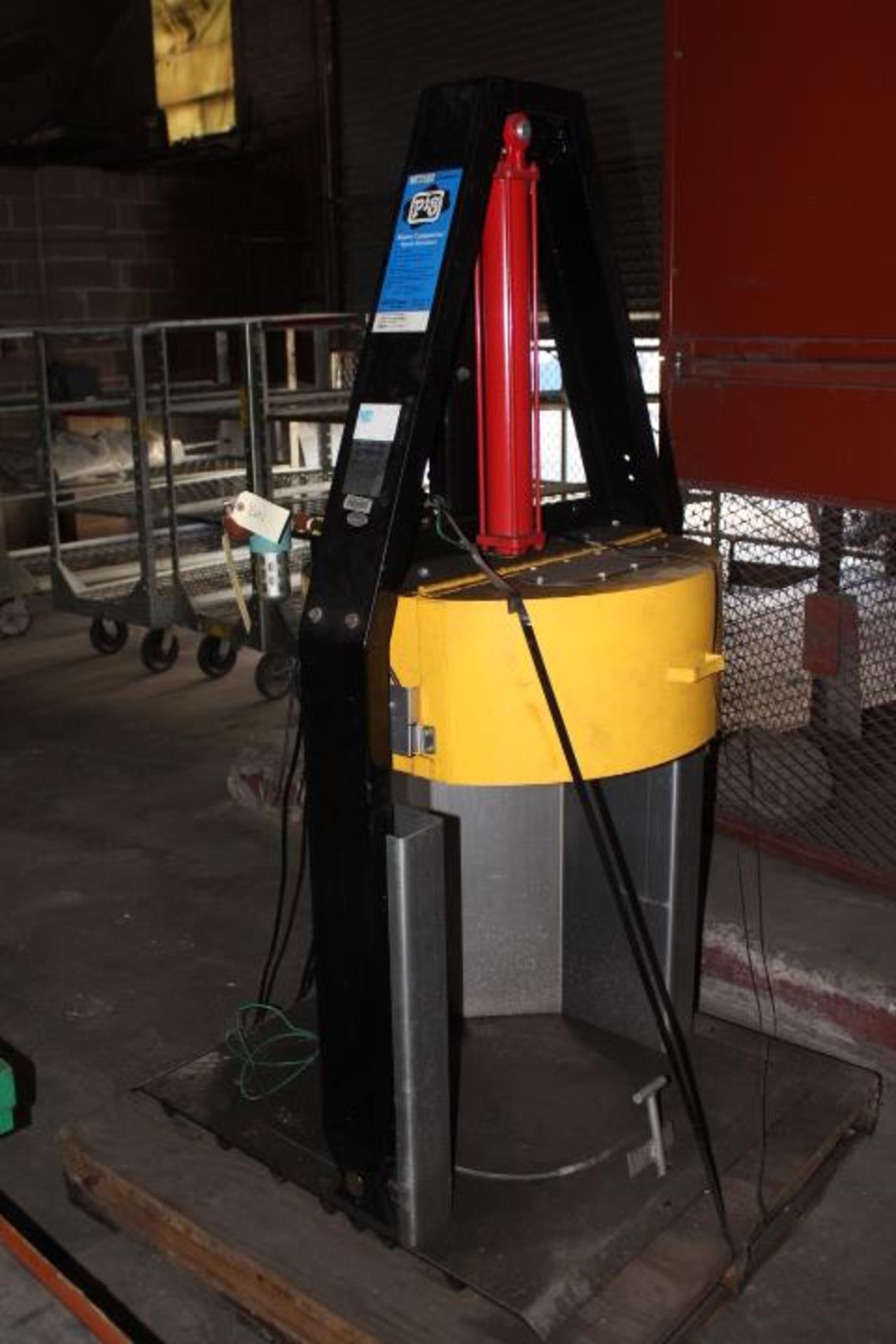 PIG DRM655 WASTE COMPACTOR FOR FLAMMABLE LIQUID WASTE, SPARK RESISTANT, CRUSH 12,000 LB OF FORCE - Image 2 of 4