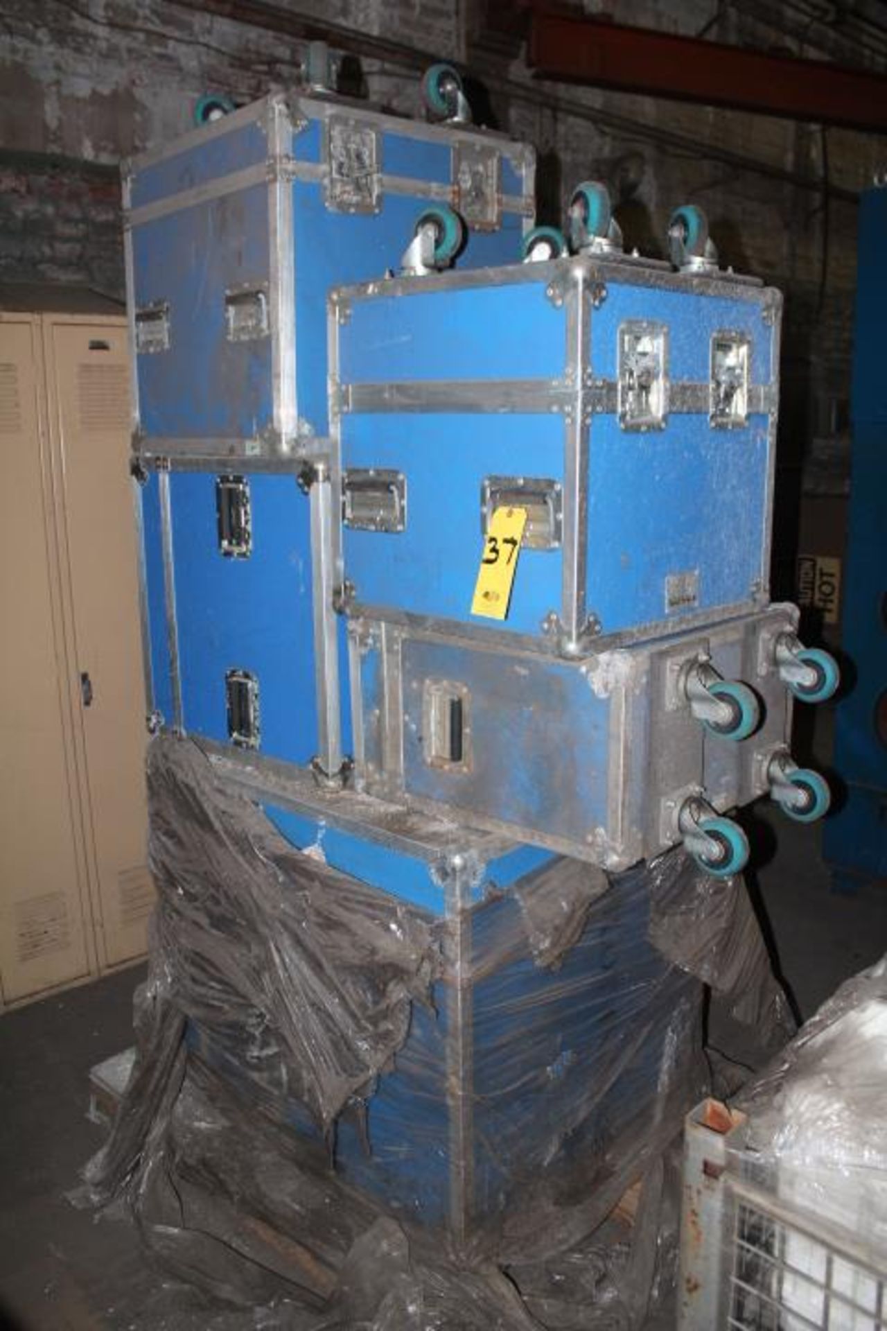 ASST. PROTECTIVE SHIPPING ROAD CASES WITH CASTERS