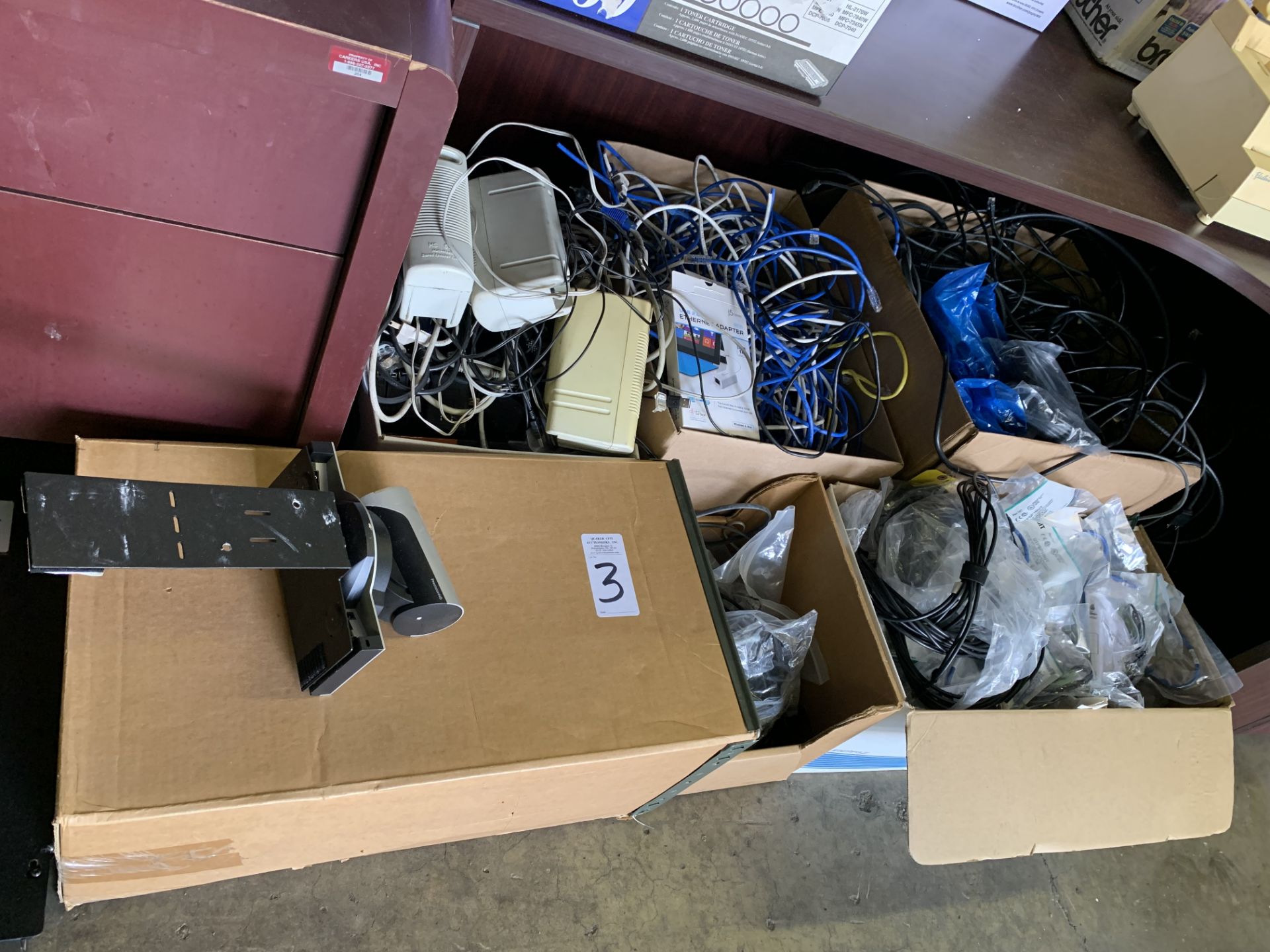 ASSORTED CABLING AND COMPUTER ACCESSORIES